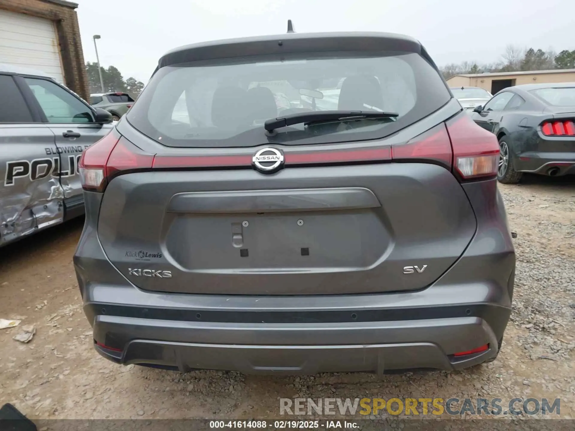 16 Photograph of a damaged car 3N1CP5CV8ML471788 NISSAN KICKS 2021