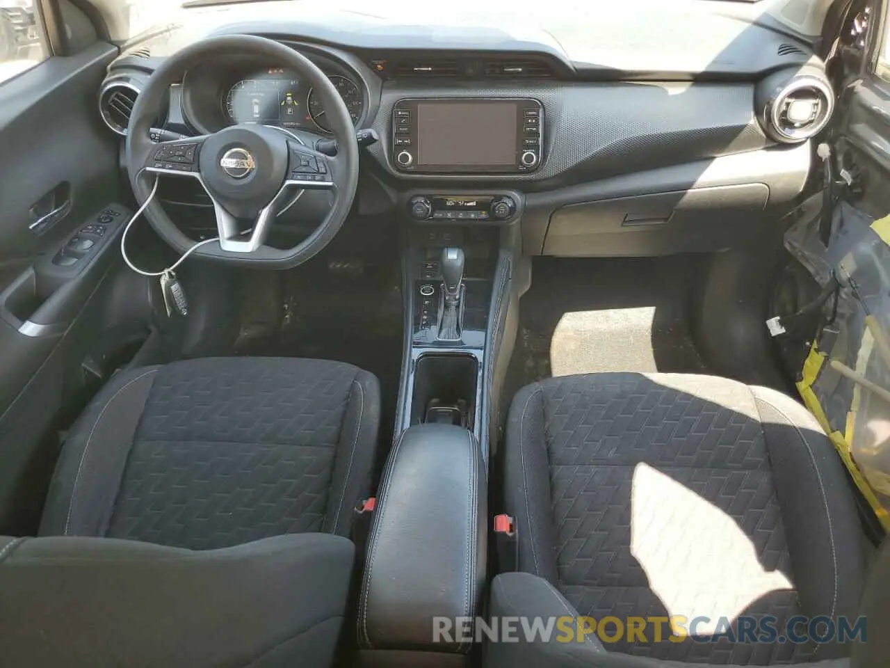 8 Photograph of a damaged car 3N1CP5CV9ML525423 NISSAN KICKS 2021
