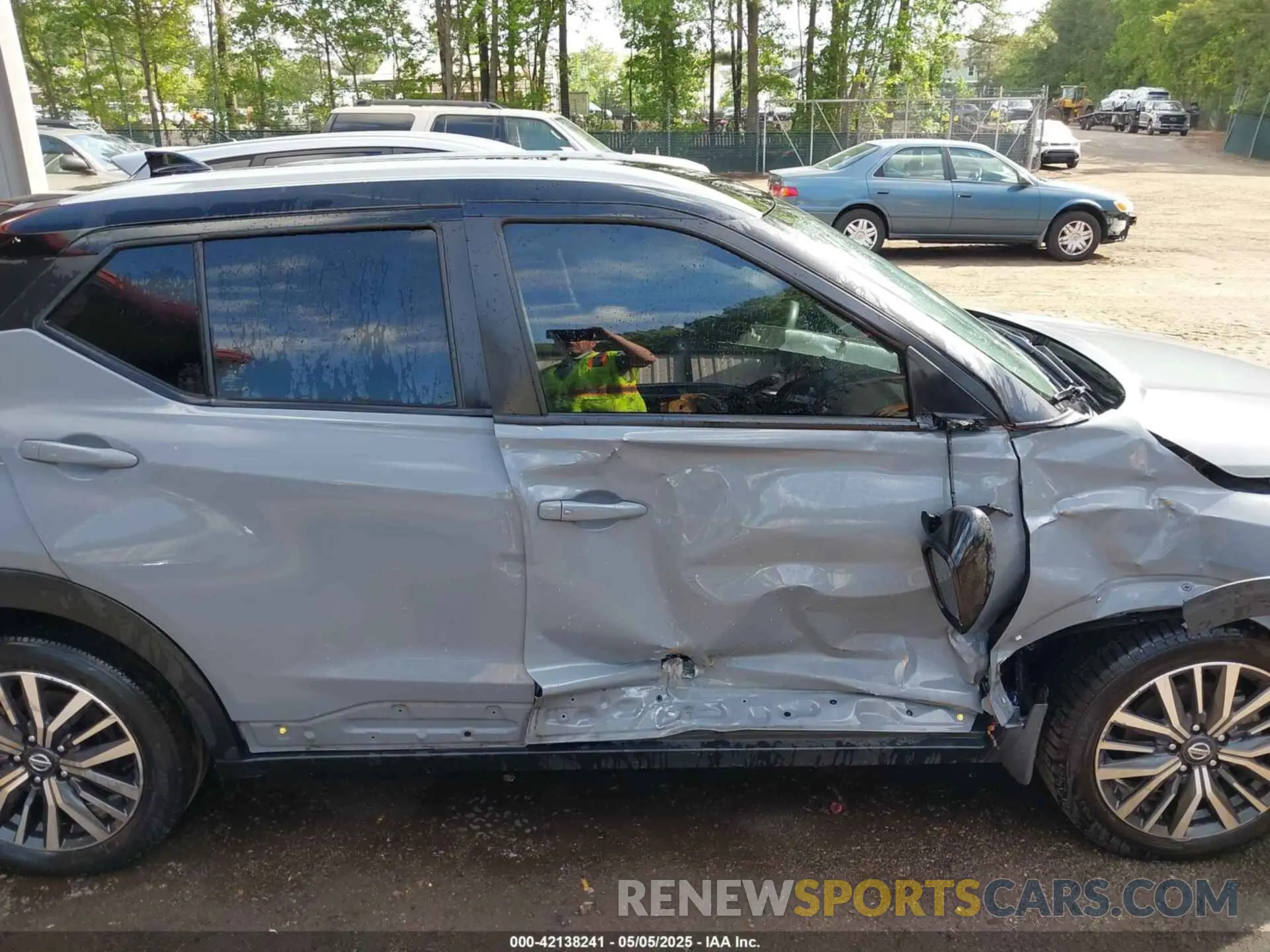 13 Photograph of a damaged car 3N1CP5CVXML515693 NISSAN KICKS 2021