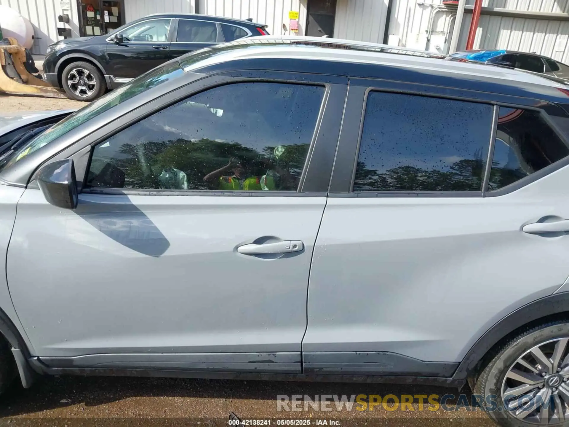 14 Photograph of a damaged car 3N1CP5CVXML515693 NISSAN KICKS 2021