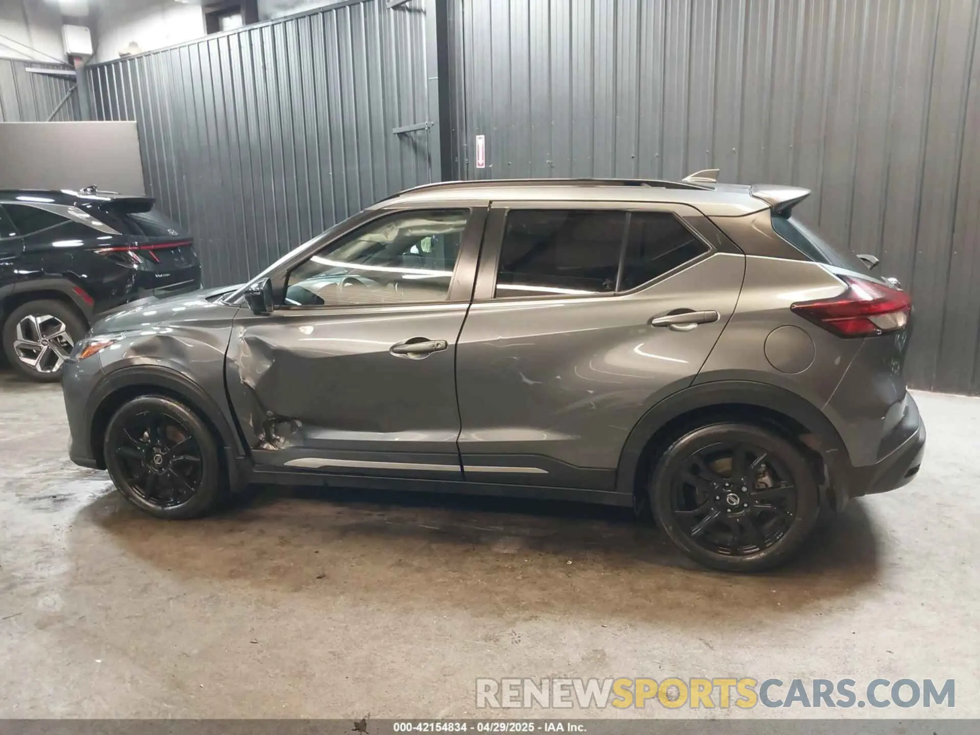14 Photograph of a damaged car 3N1CP5DV1ML541758 NISSAN KICKS 2021