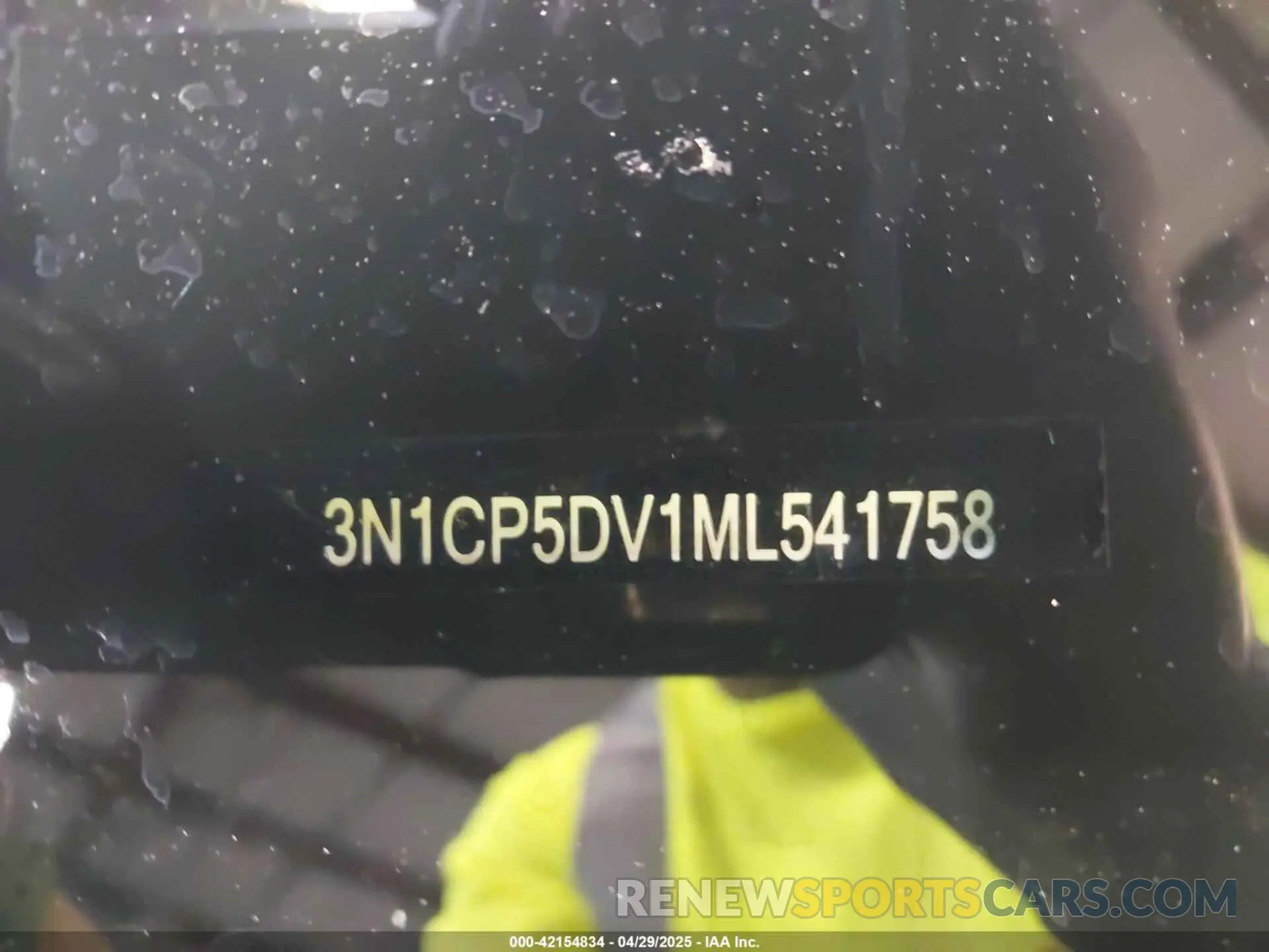 17 Photograph of a damaged car 3N1CP5DV1ML541758 NISSAN KICKS 2021