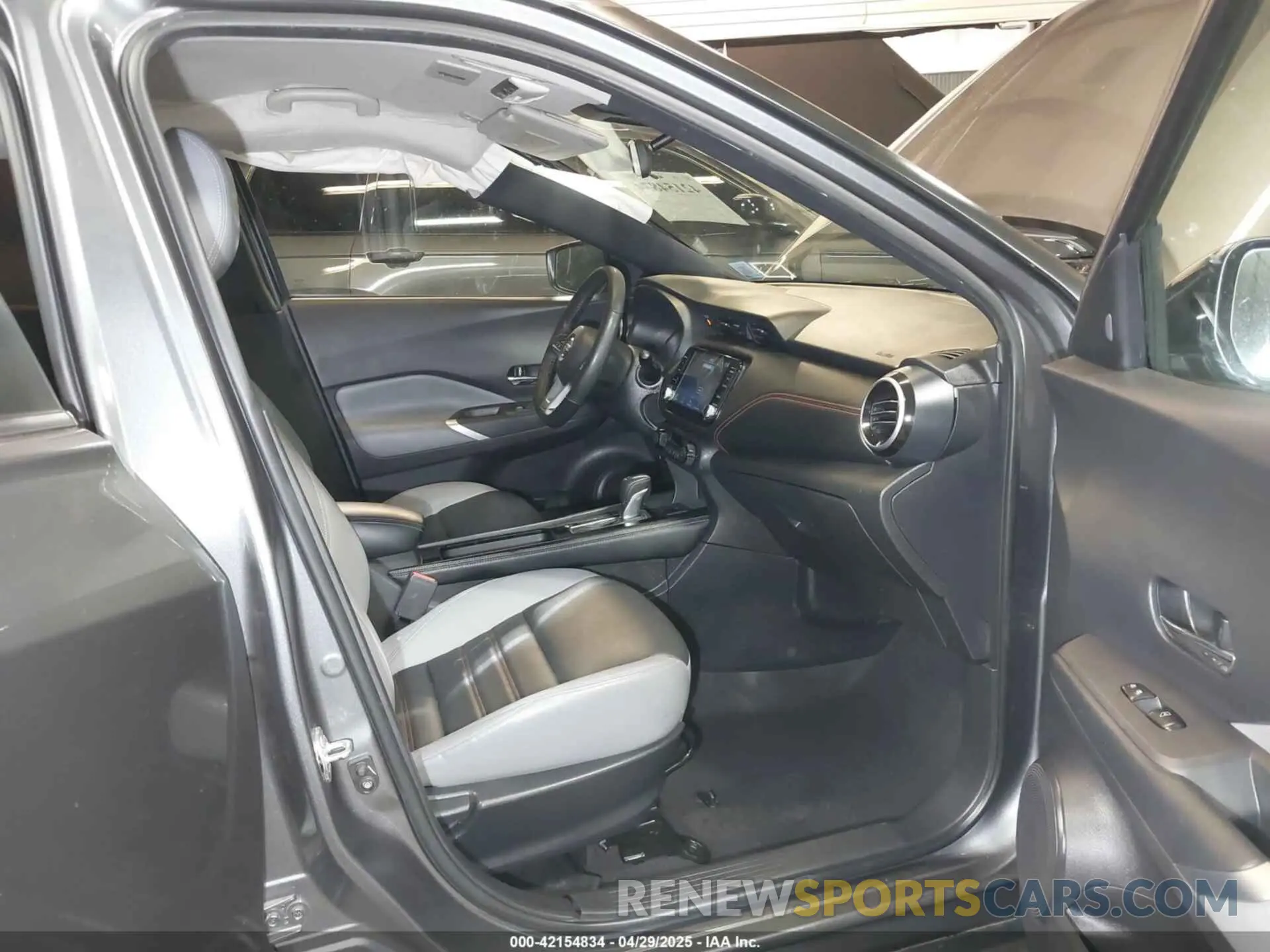 5 Photograph of a damaged car 3N1CP5DV1ML541758 NISSAN KICKS 2021