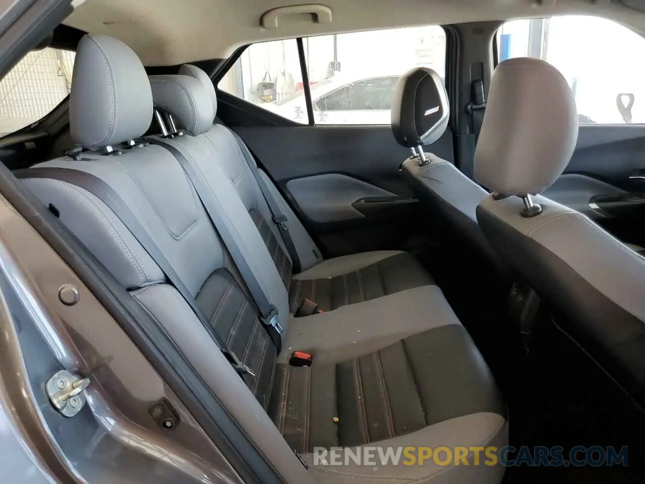 10 Photograph of a damaged car 3N1CP5DV2ML499603 NISSAN KICKS 2021