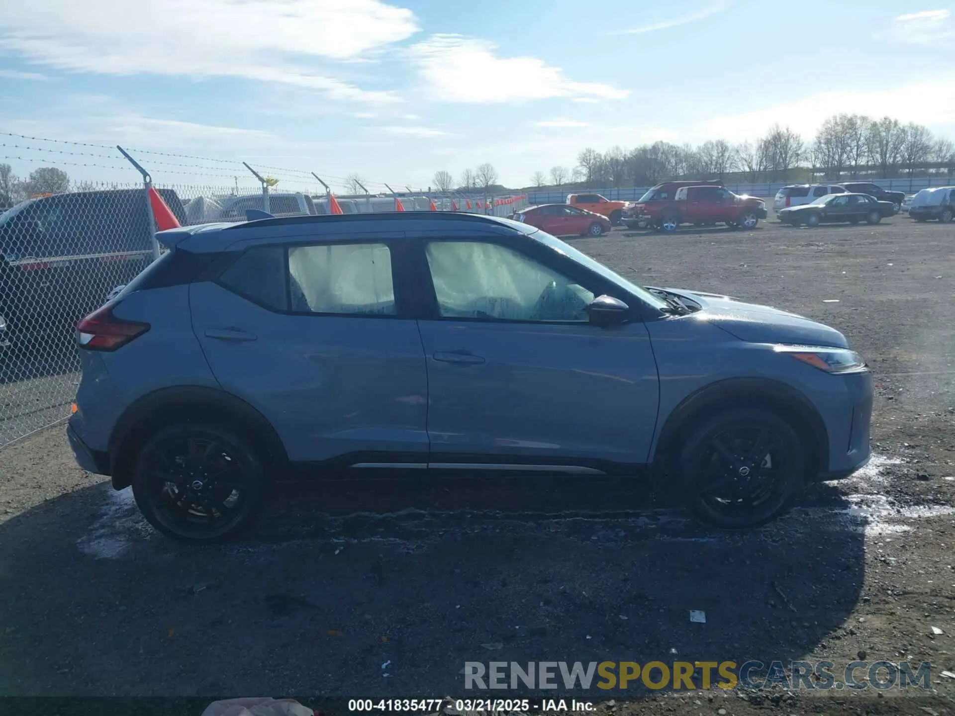13 Photograph of a damaged car 3N1CP5DV3ML525917 NISSAN KICKS 2021