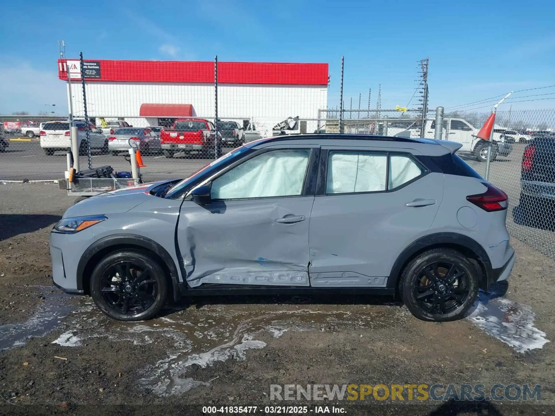 14 Photograph of a damaged car 3N1CP5DV3ML525917 NISSAN KICKS 2021