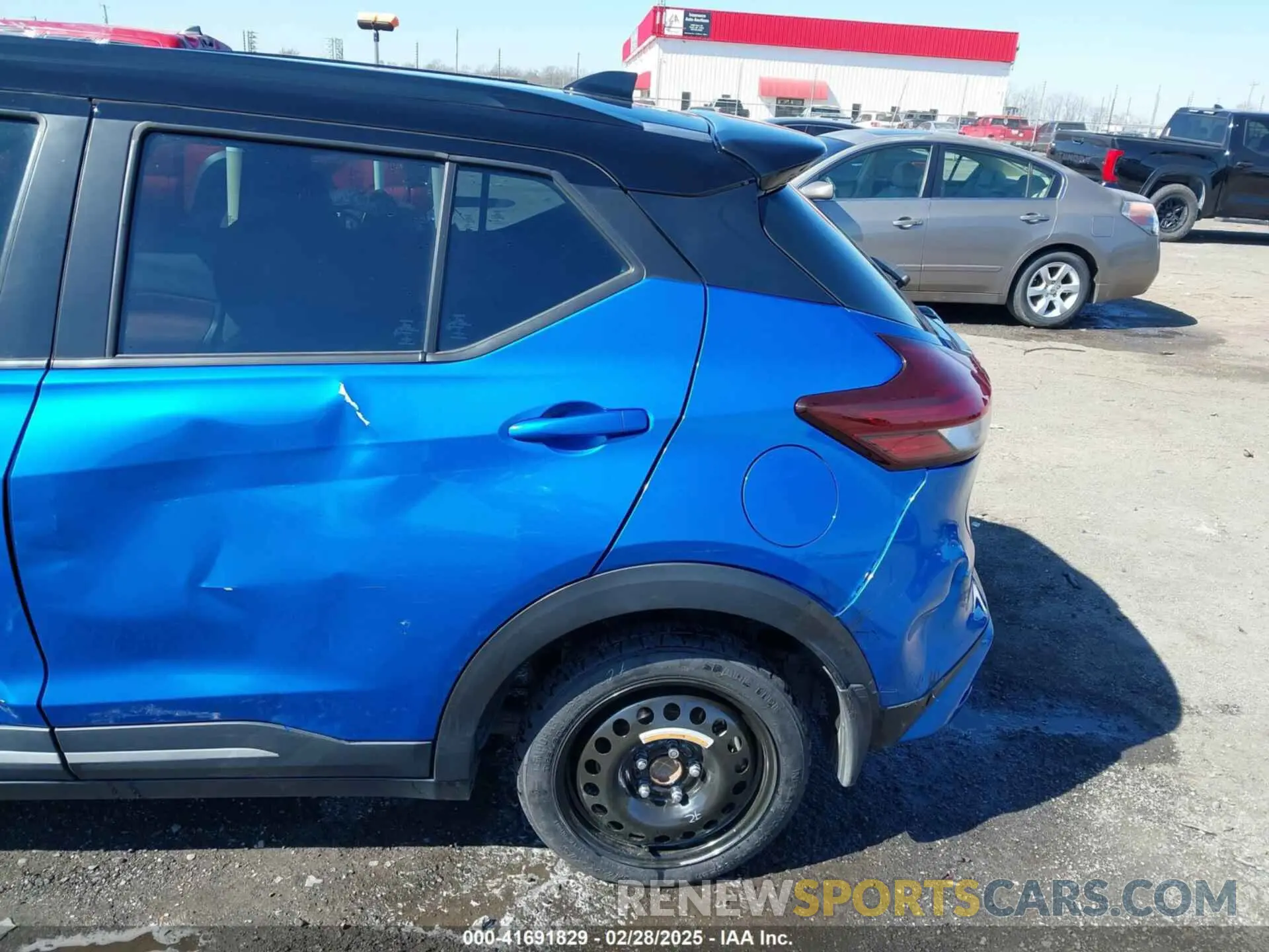 17 Photograph of a damaged car 3N1CP5DV3ML561218 NISSAN KICKS 2021