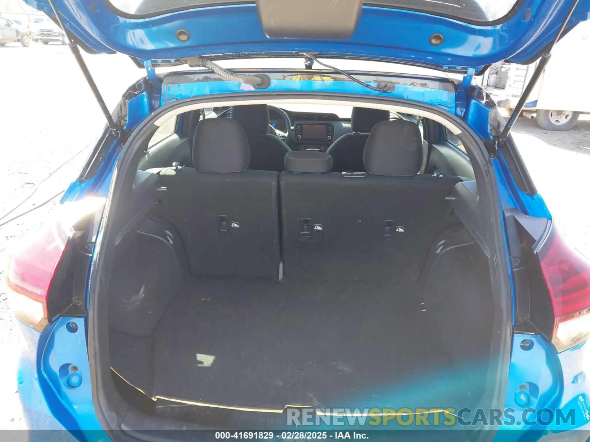 8 Photograph of a damaged car 3N1CP5DV3ML561218 NISSAN KICKS 2021