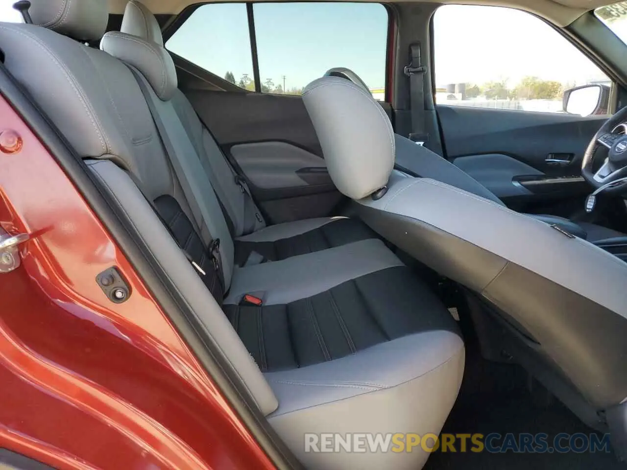 12 Photograph of a damaged car 3N1CP5DV5ML529760 NISSAN KICKS 2021