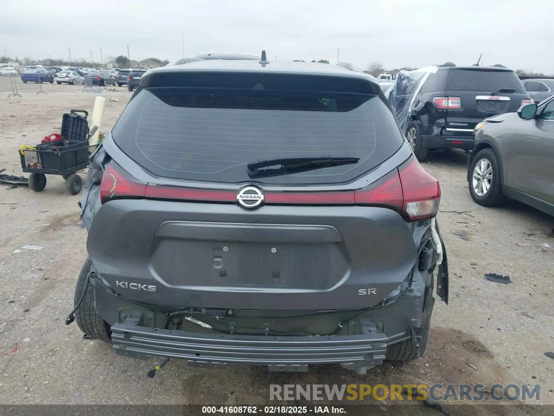 17 Фотография поврежденного автомобиля 3N1CP5DV6ML475675 NISSAN KICKS 2021