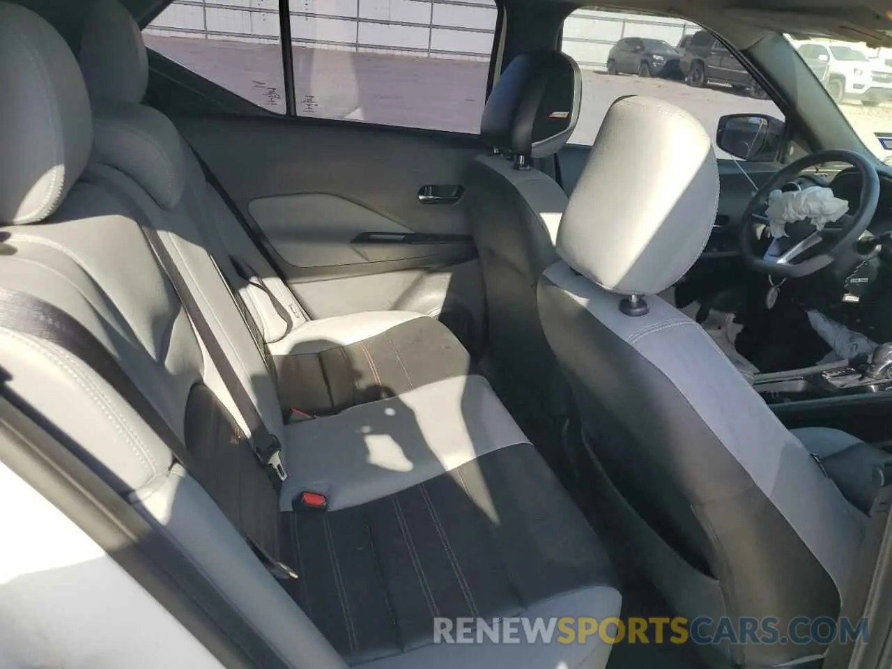 12 Photograph of a damaged car 3N1CP5DV6ML560449 NISSAN KICKS 2021