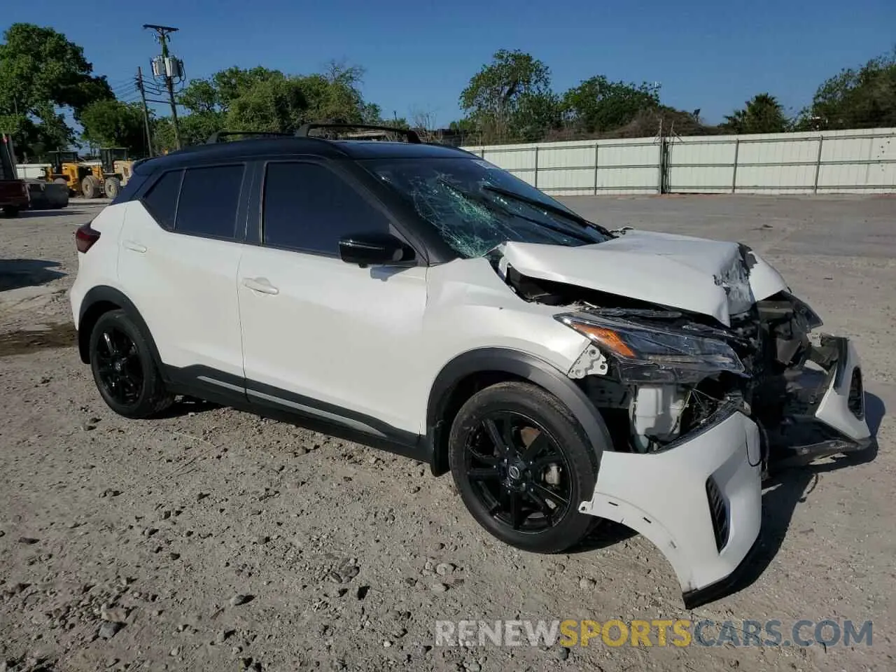 4 Photograph of a damaged car 3N1CP5DV6ML560449 NISSAN KICKS 2021