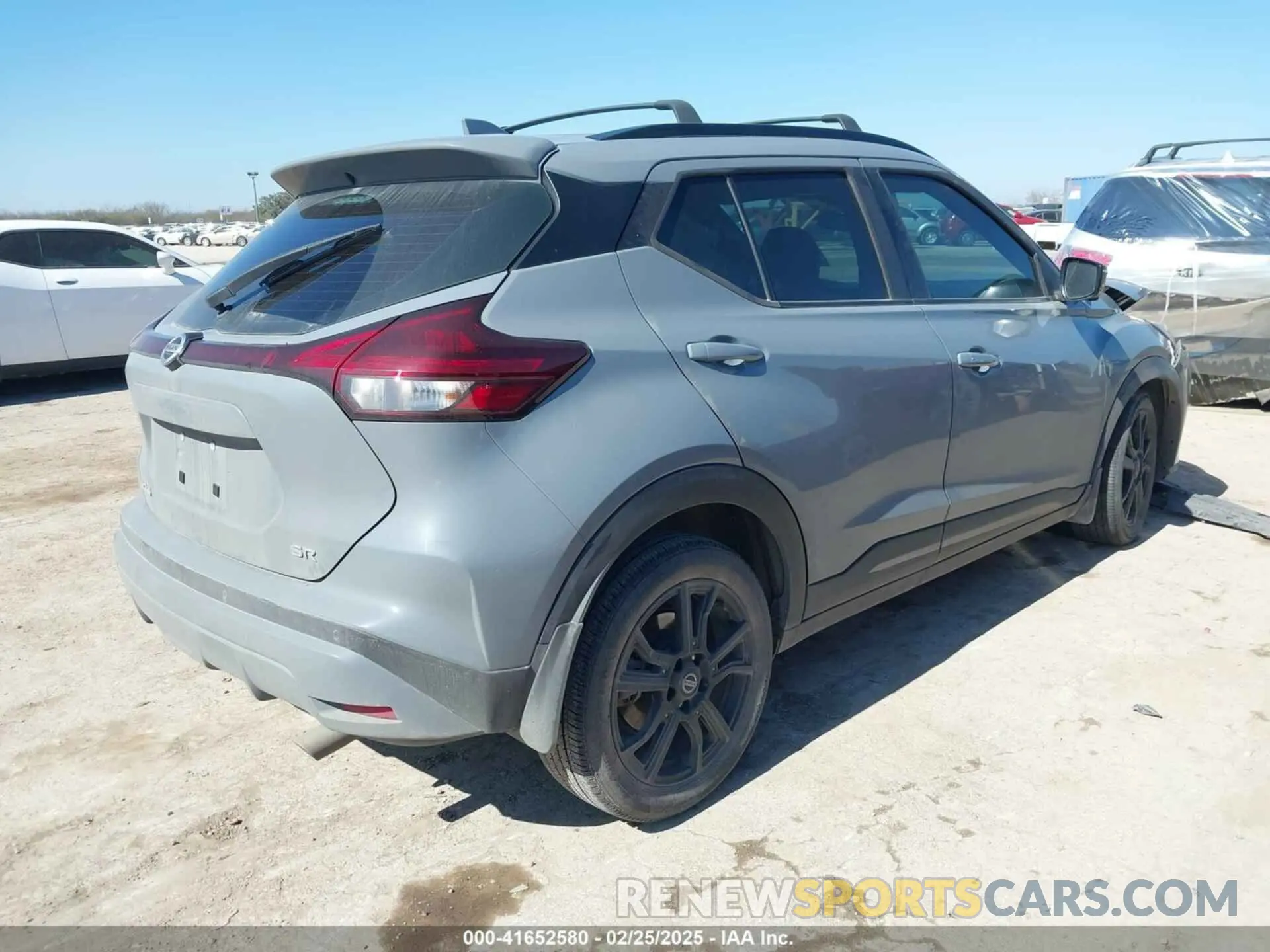 4 Photograph of a damaged car 3N1CP5DV7ML556734 NISSAN KICKS 2021