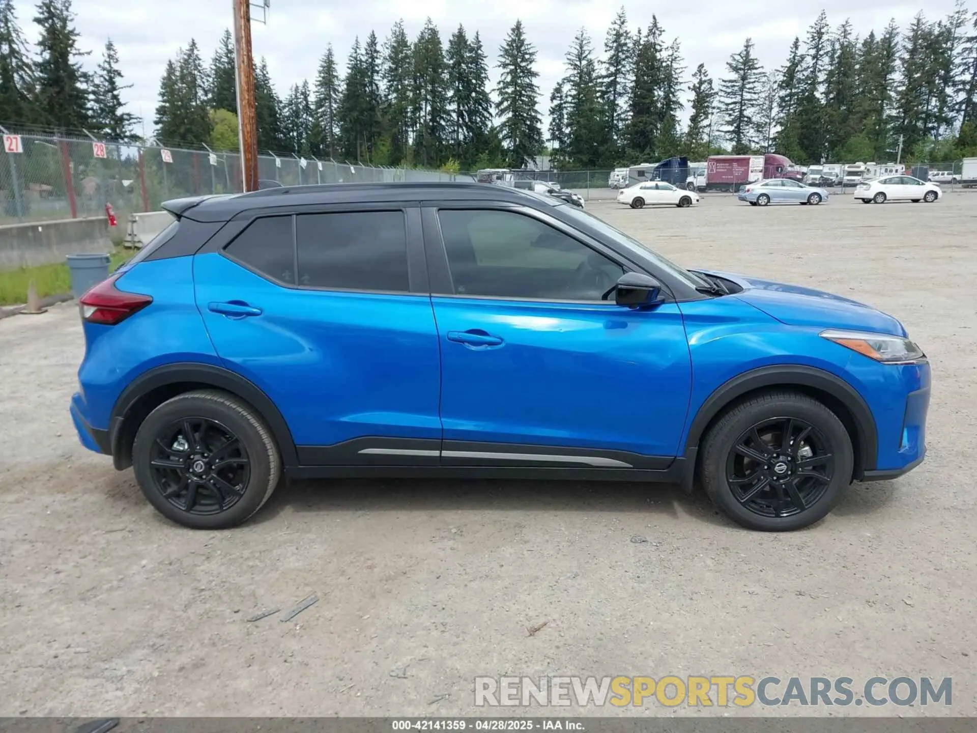 13 Photograph of a damaged car 3N1CP5DV8ML561716 NISSAN KICKS 2021