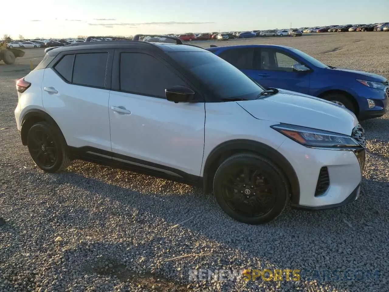 4 Photograph of a damaged car 3N1CP5DVXML559692 NISSAN KICKS 2021