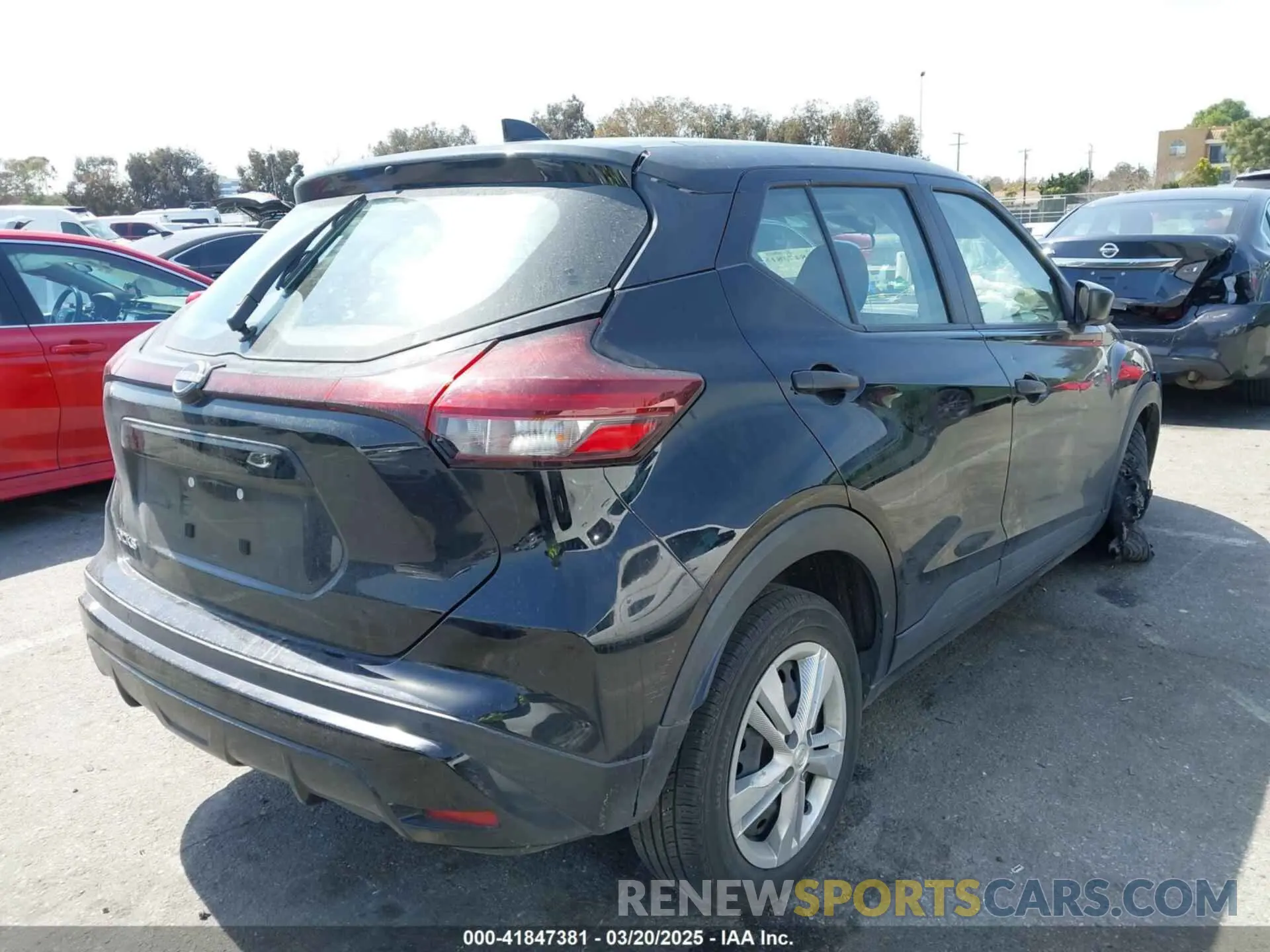 4 Photograph of a damaged car 3N1CP5BV0NL507251 NISSAN KICKS 2022