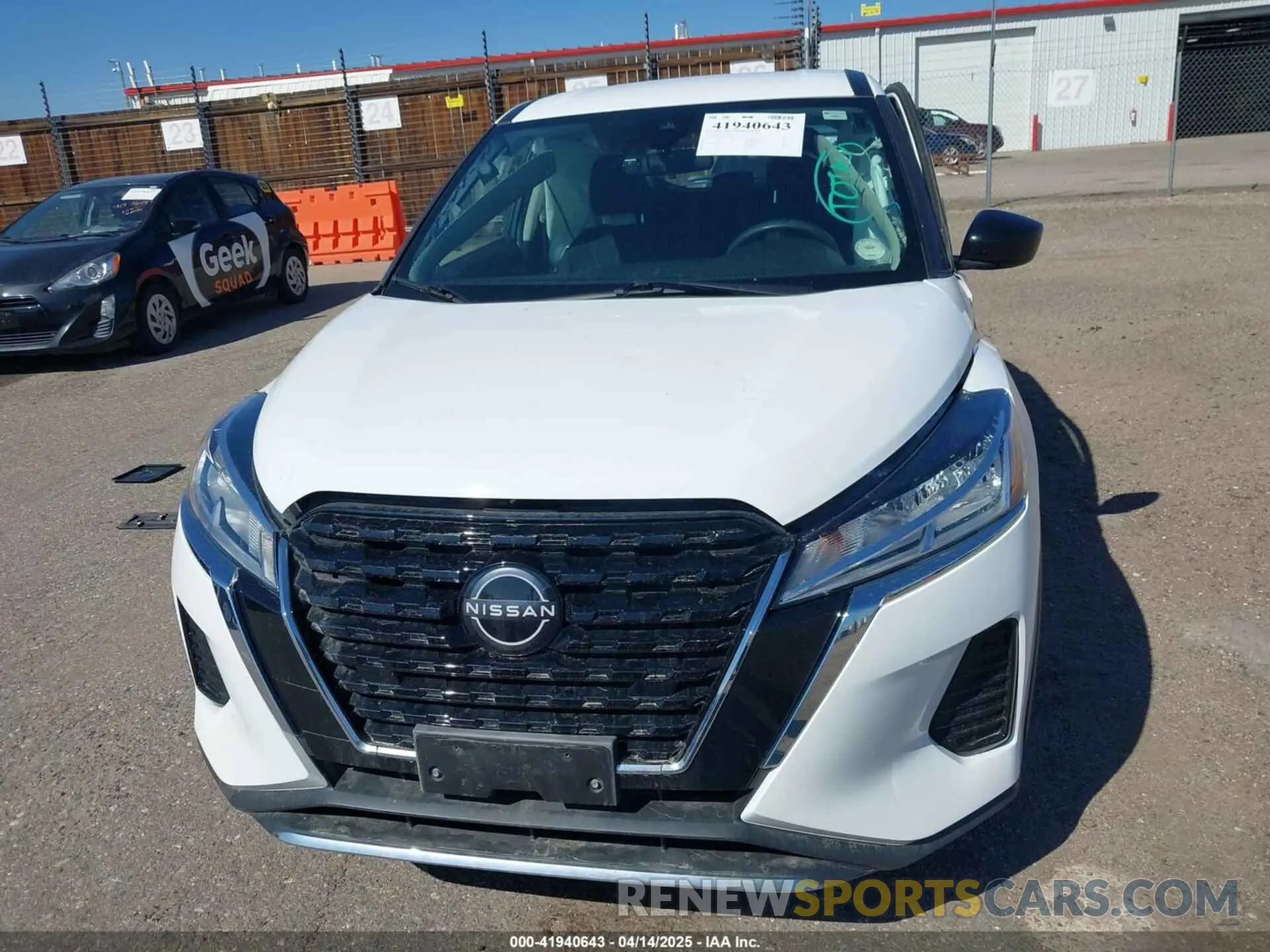 12 Photograph of a damaged car 3N1CP5BV0NL518752 NISSAN KICKS 2022