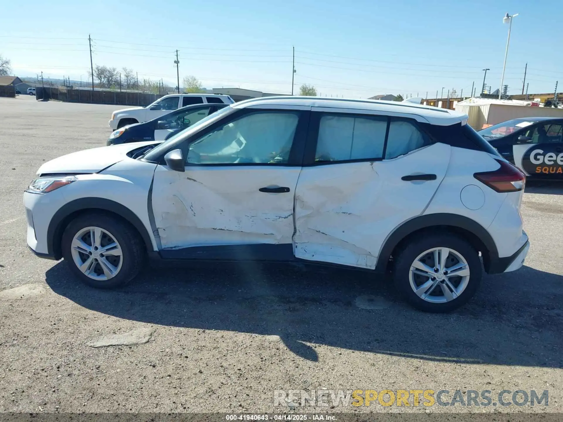 14 Photograph of a damaged car 3N1CP5BV0NL518752 NISSAN KICKS 2022