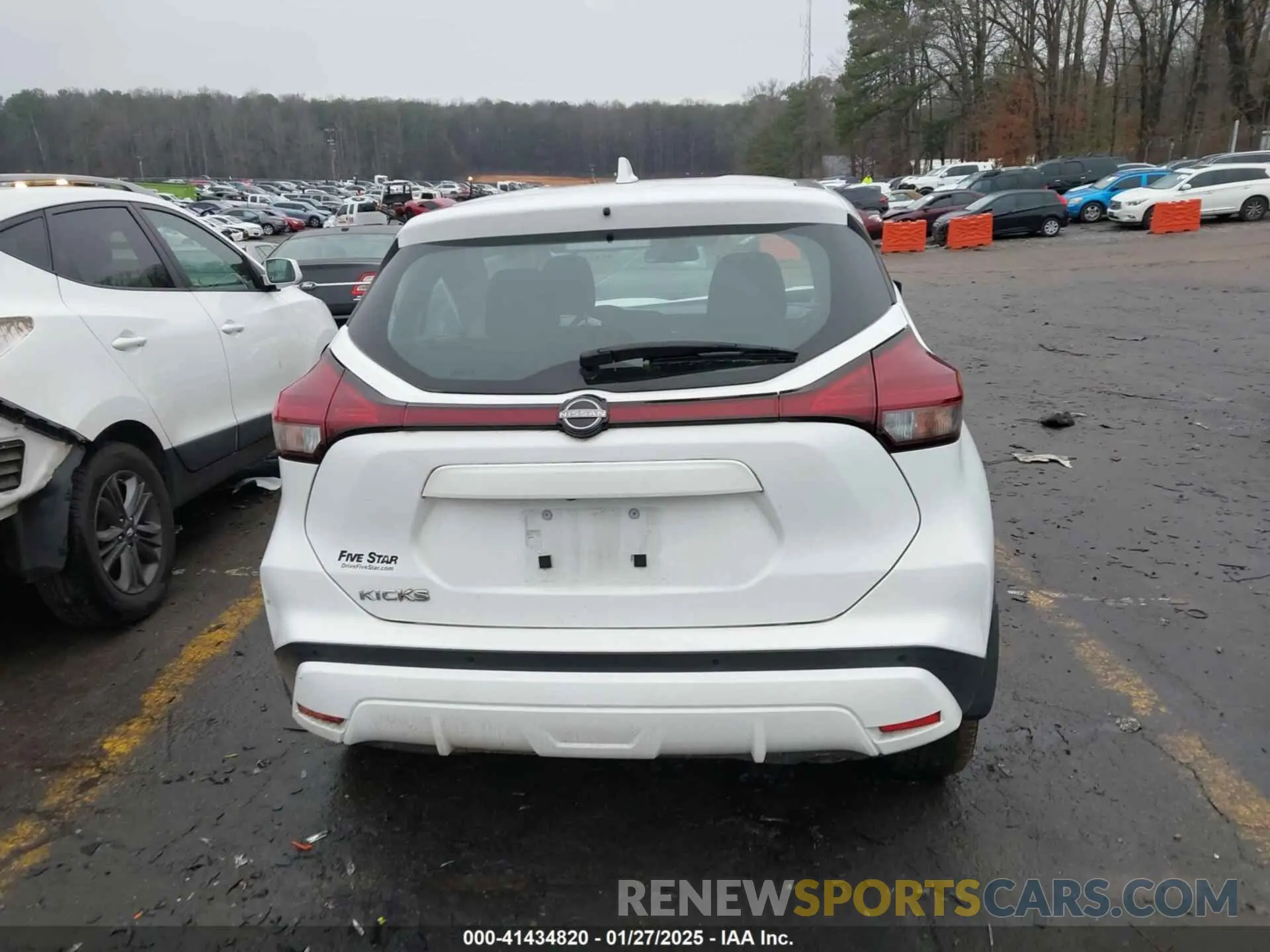 17 Photograph of a damaged car 3N1CP5BV3NL511472 NISSAN KICKS 2022