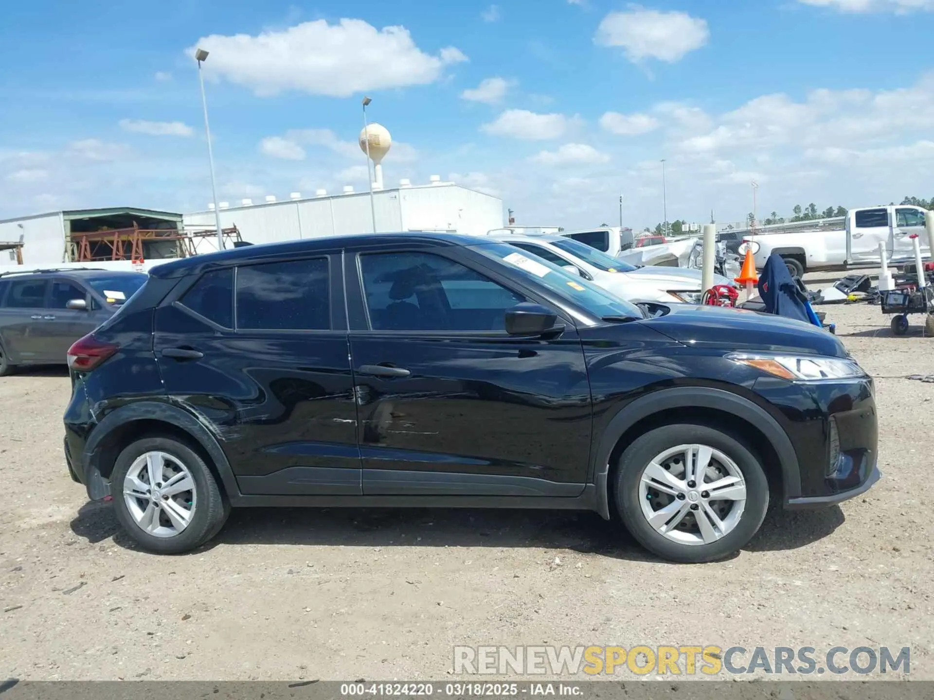 13 Photograph of a damaged car 3N1CP5BV3NL514002 NISSAN KICKS 2022