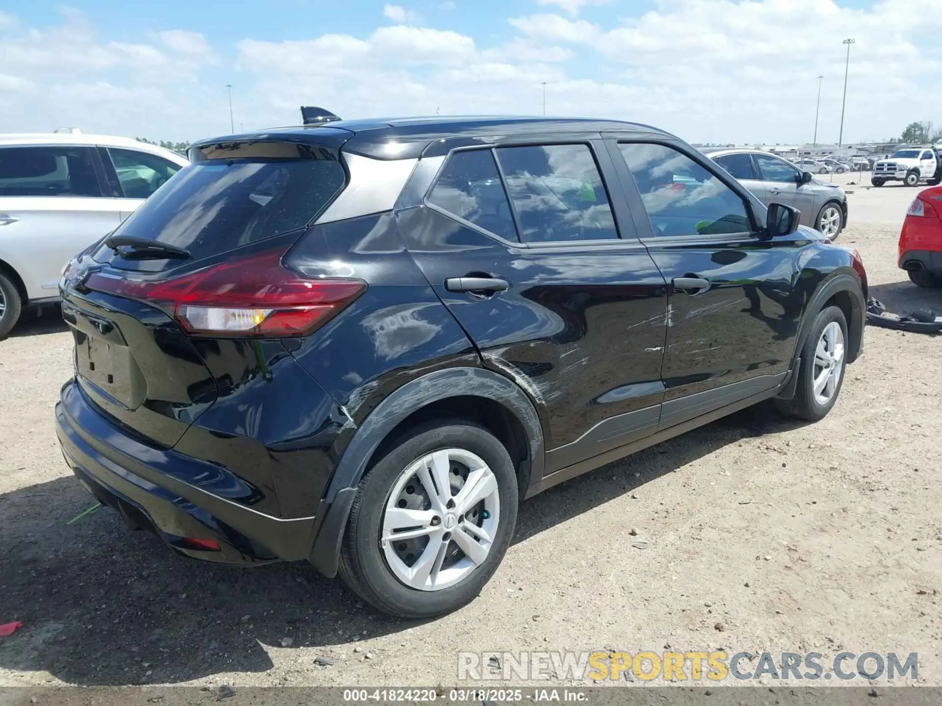 4 Photograph of a damaged car 3N1CP5BV3NL514002 NISSAN KICKS 2022