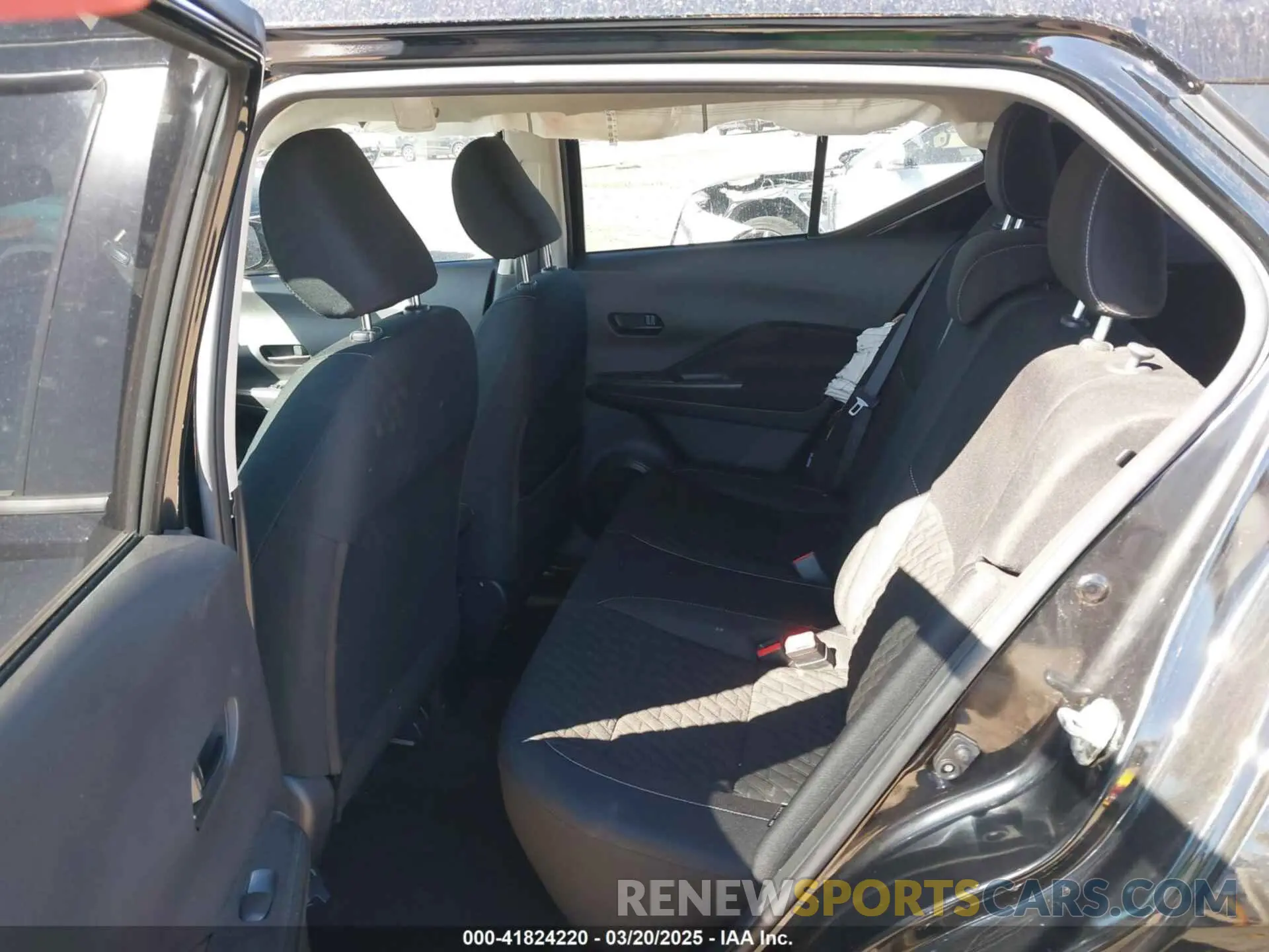 8 Photograph of a damaged car 3N1CP5BV3NL514002 NISSAN KICKS 2022