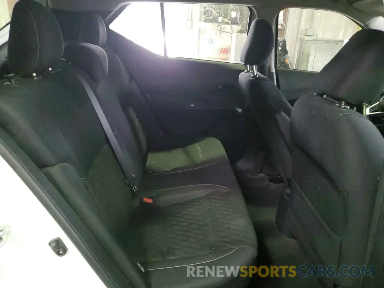 11 Photograph of a damaged car 3N1CP5BV4NL503588 NISSAN KICKS 2022