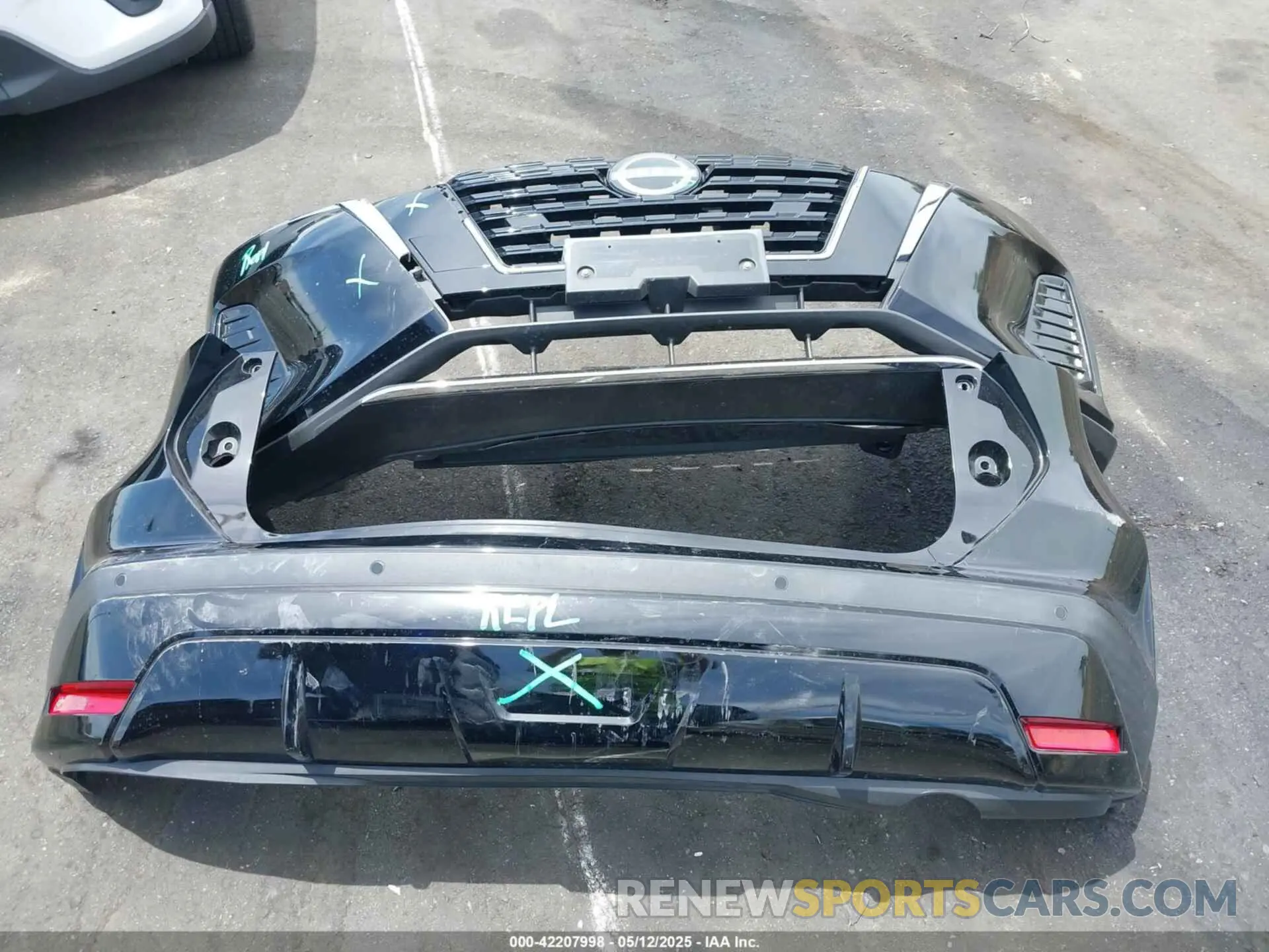 12 Photograph of a damaged car 3N1CP5BV7NL495583 NISSAN KICKS 2022
