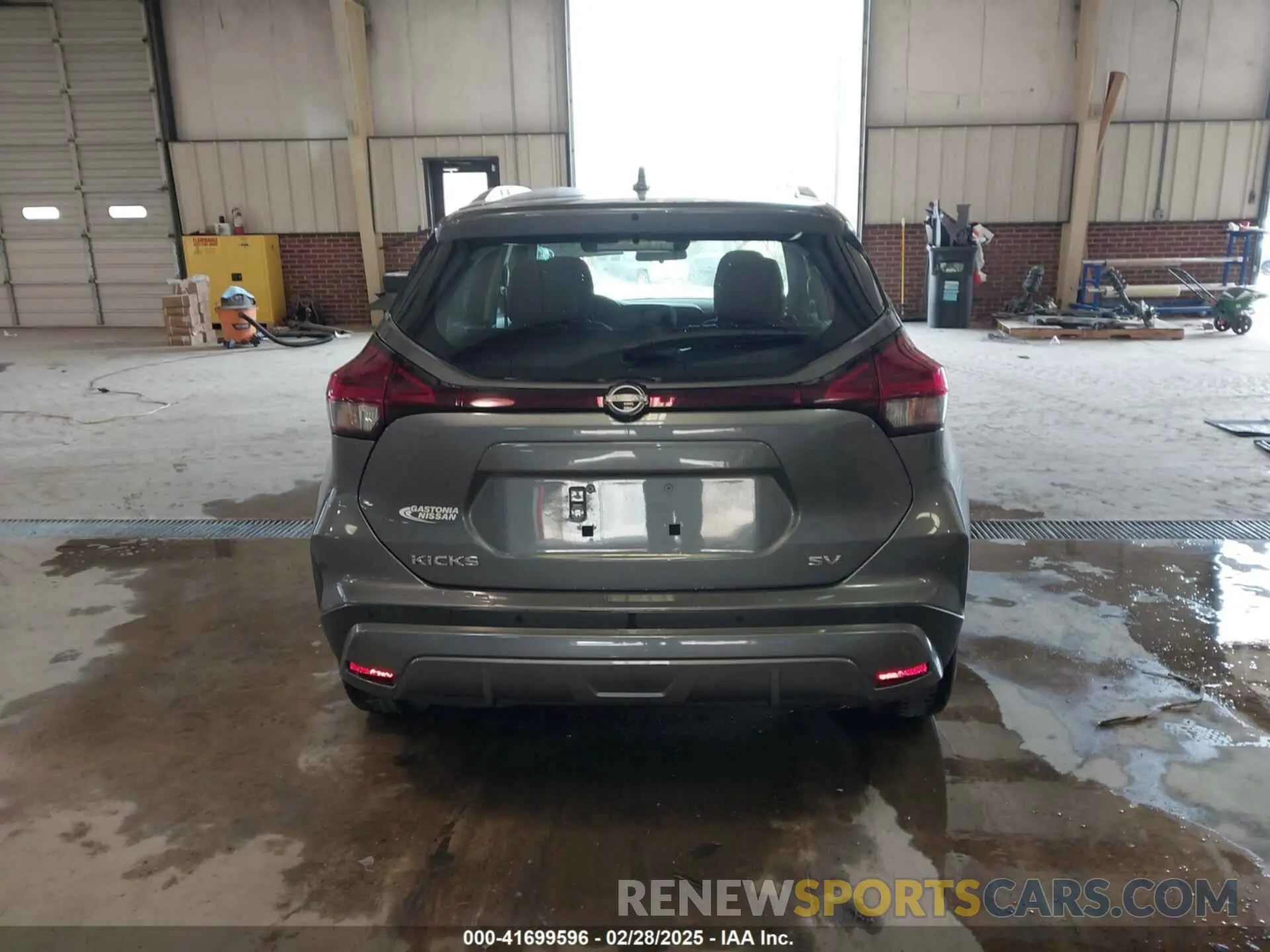 17 Photograph of a damaged car 3N1CP5CV1NL502543 NISSAN KICKS 2022