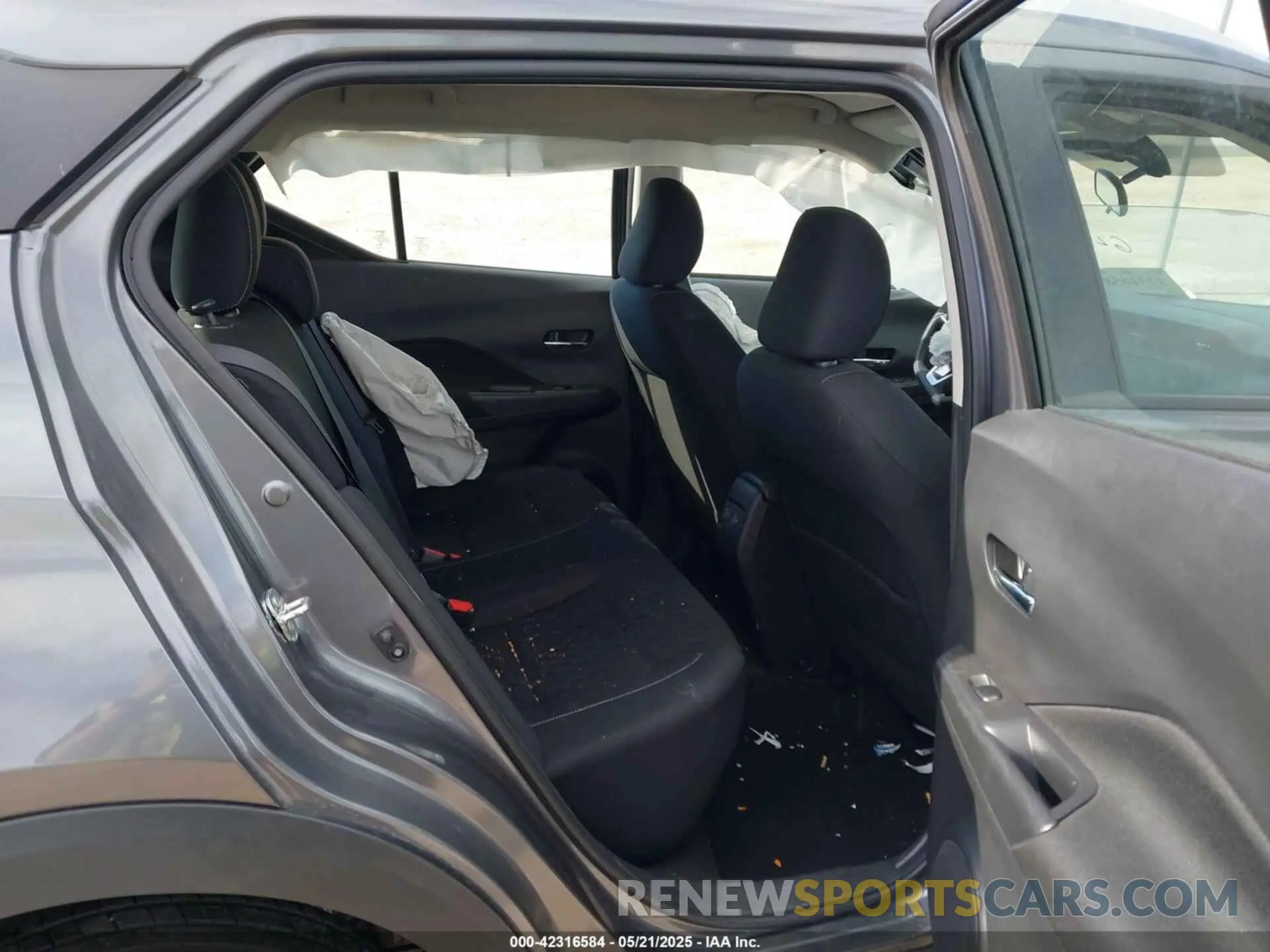 8 Photograph of a damaged car 3N1CP5CV1NL522243 NISSAN KICKS 2022