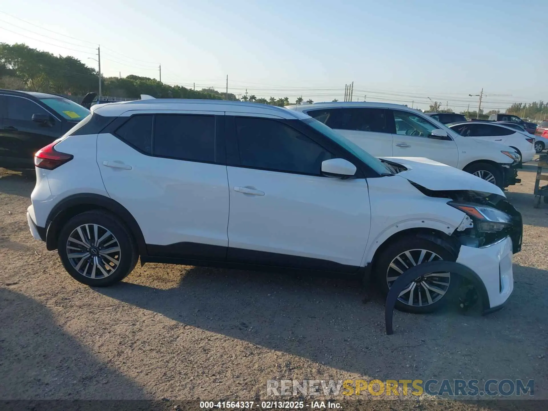 14 Photograph of a damaged car 3N1CP5CV4NL511267 NISSAN KICKS 2022