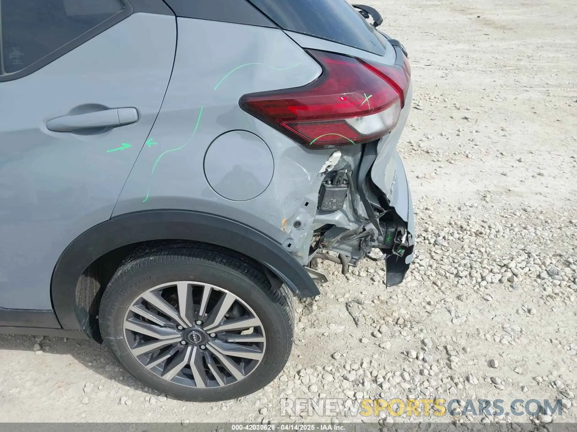 17 Photograph of a damaged car 3N1CP5CV6NL520147 NISSAN KICKS 2022