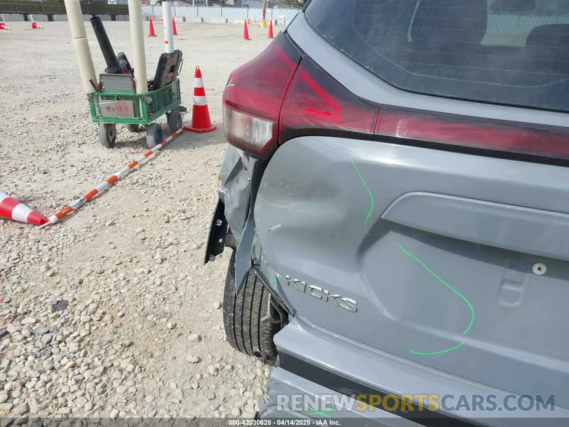 18 Photograph of a damaged car 3N1CP5CV6NL520147 NISSAN KICKS 2022