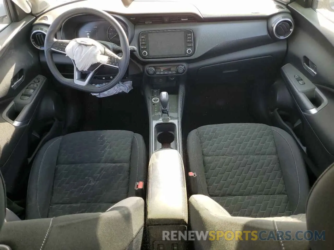8 Photograph of a damaged car 3N1CP5CV9NL492862 NISSAN KICKS 2022