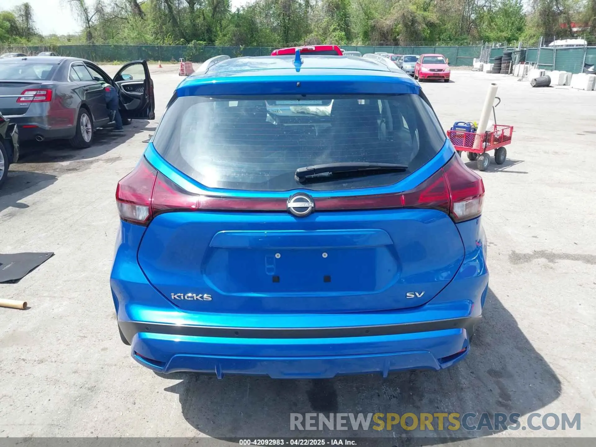 16 Photograph of a damaged car 3N1CP5CV9NL519252 NISSAN KICKS 2022