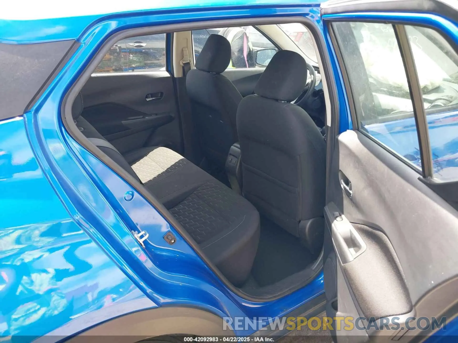 8 Photograph of a damaged car 3N1CP5CV9NL519252 NISSAN KICKS 2022