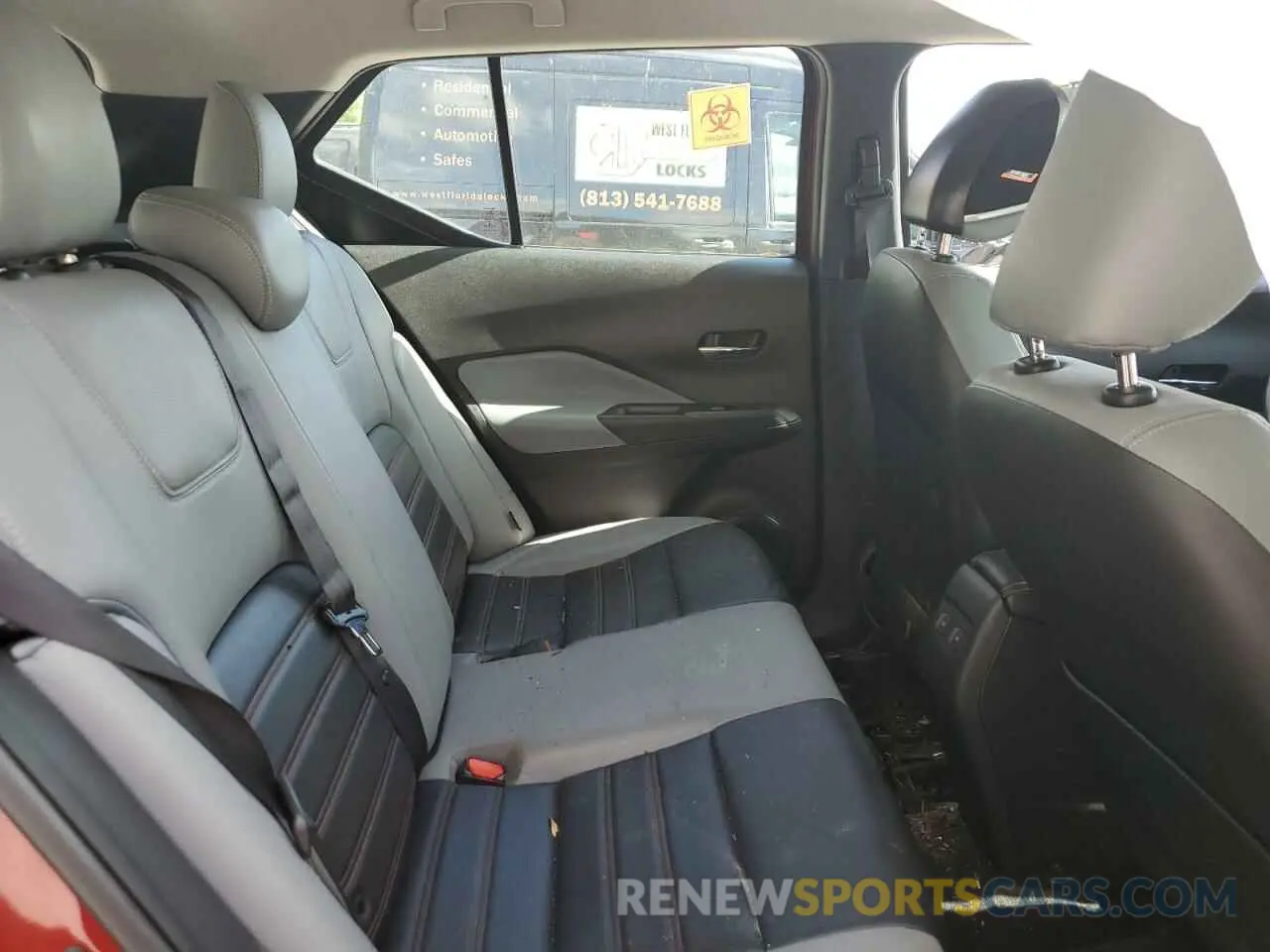 11 Photograph of a damaged car 3N1CP5DV3NL529189 NISSAN KICKS 2022