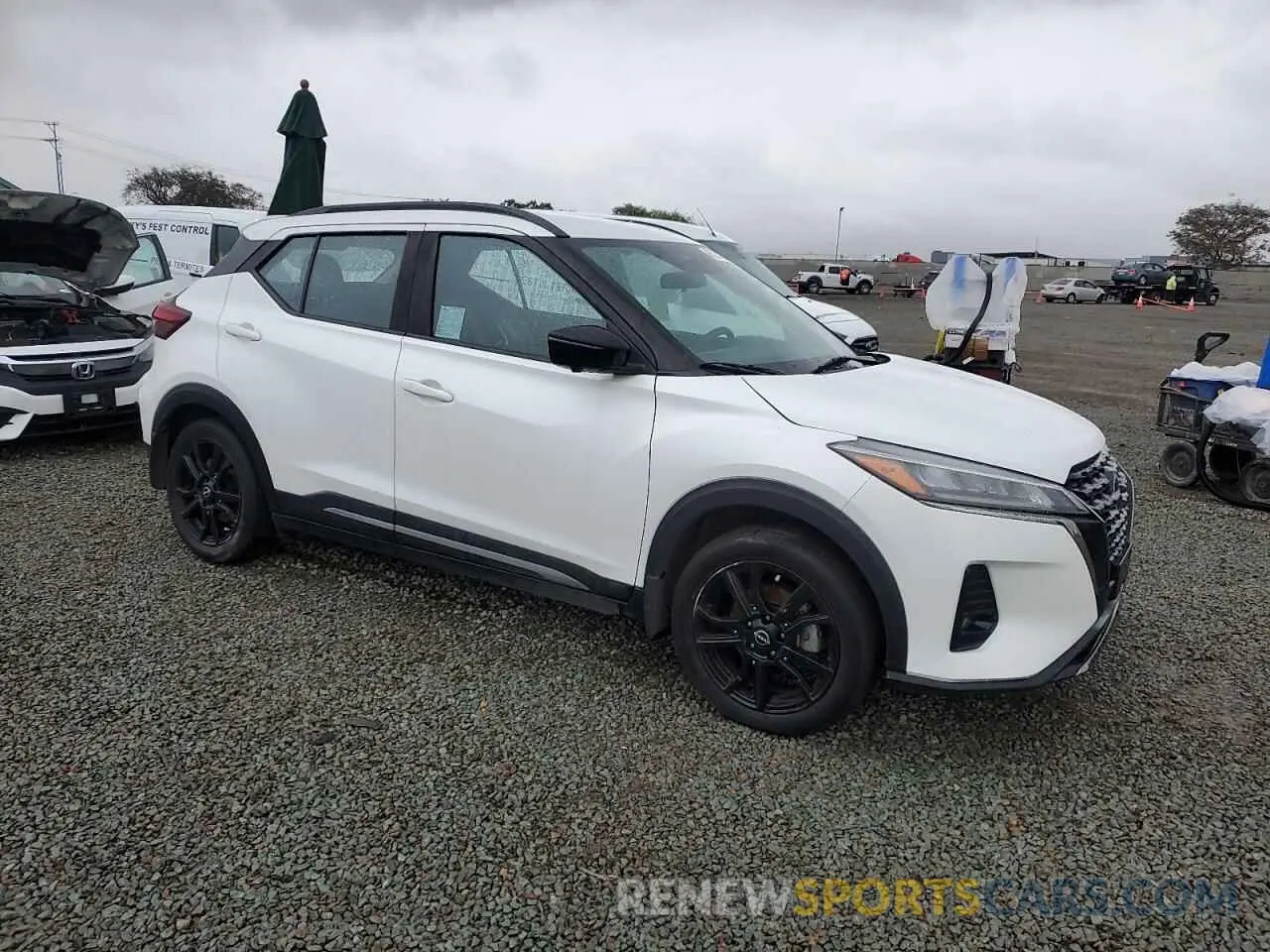 4 Photograph of a damaged car 3N1CP5DV4NL502681 NISSAN KICKS 2022