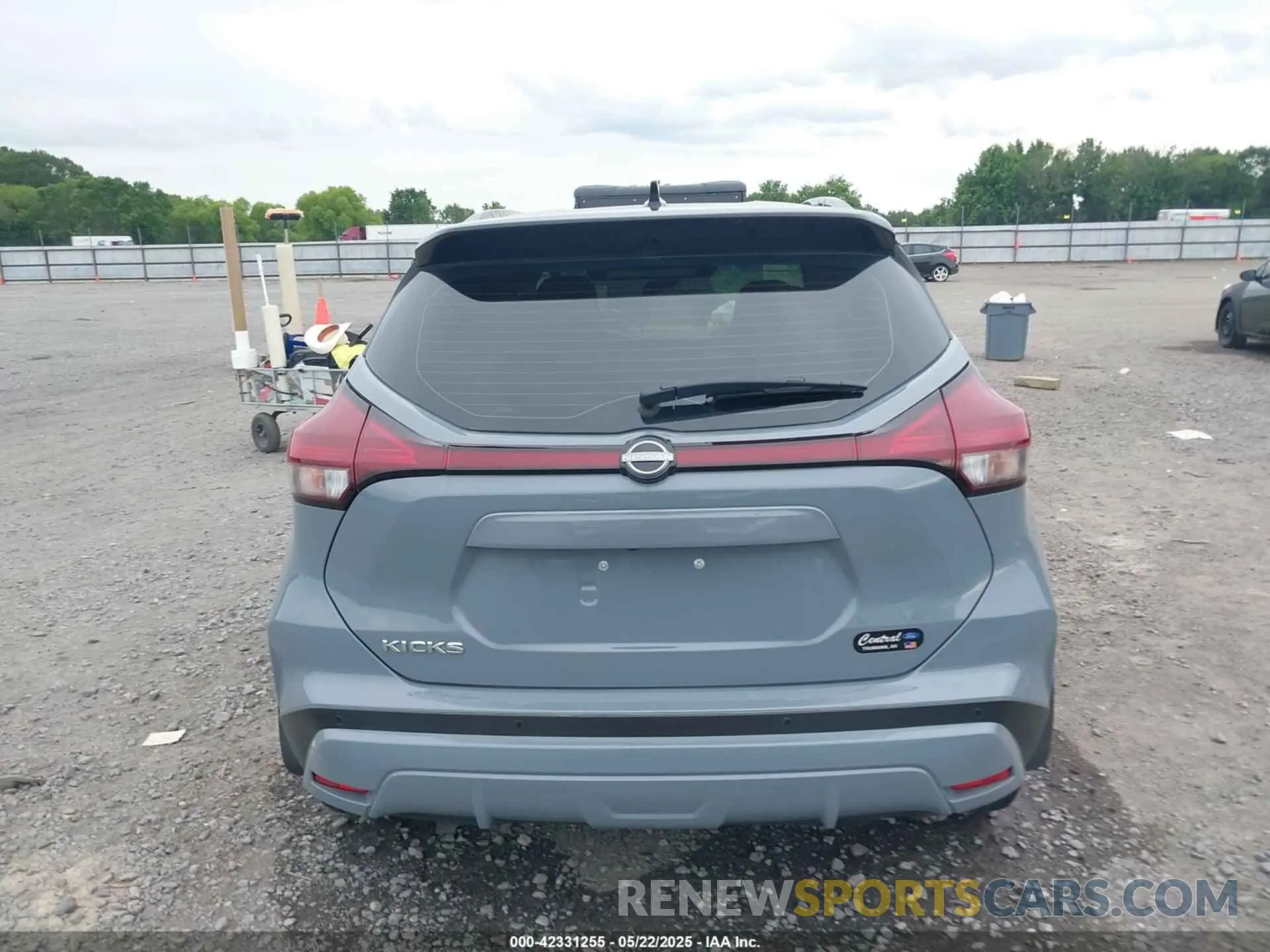 16 Photograph of a damaged car 3N1CP5DV5NL493750 NISSAN KICKS 2022