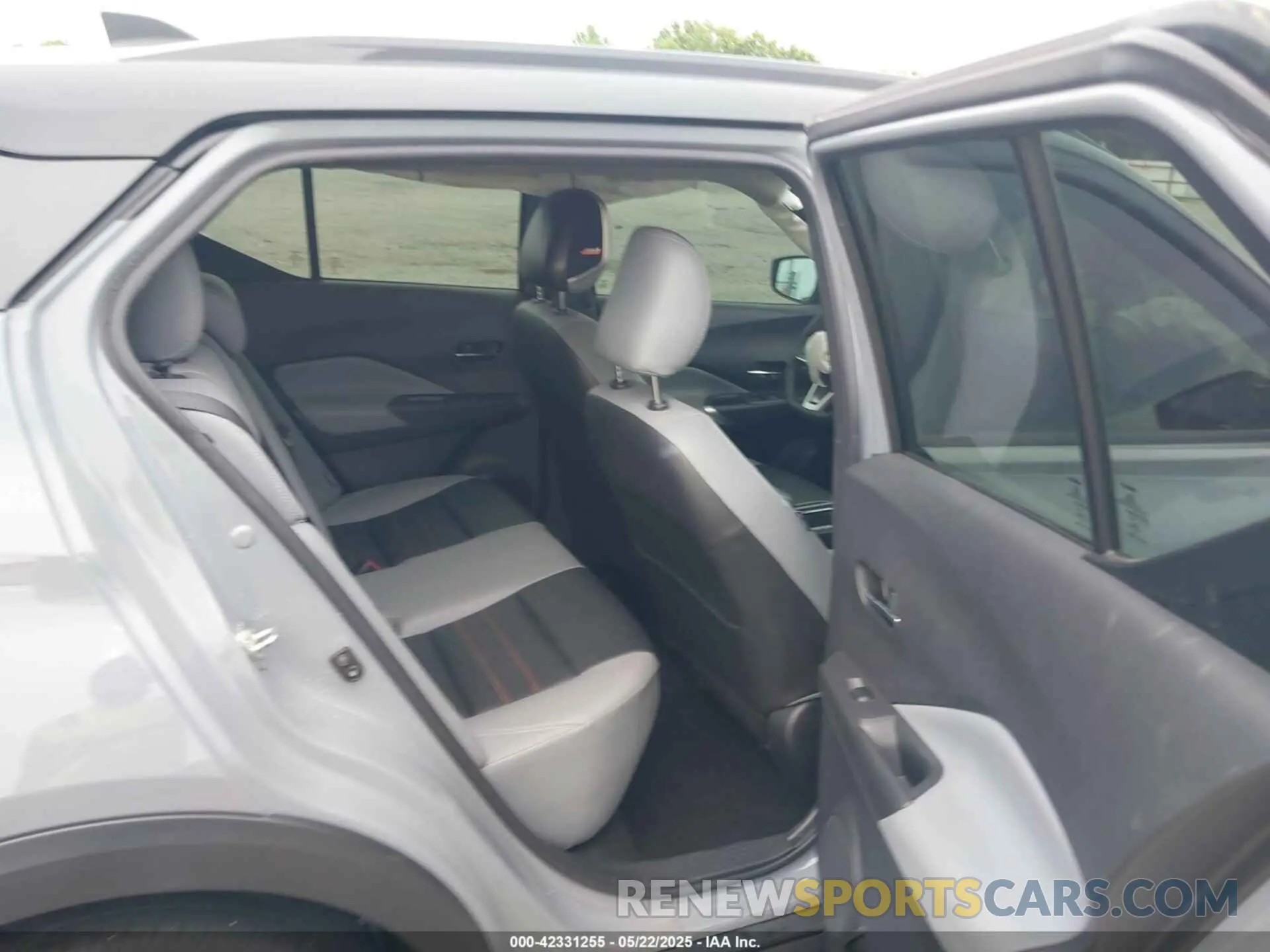 8 Photograph of a damaged car 3N1CP5DV5NL493750 NISSAN KICKS 2022