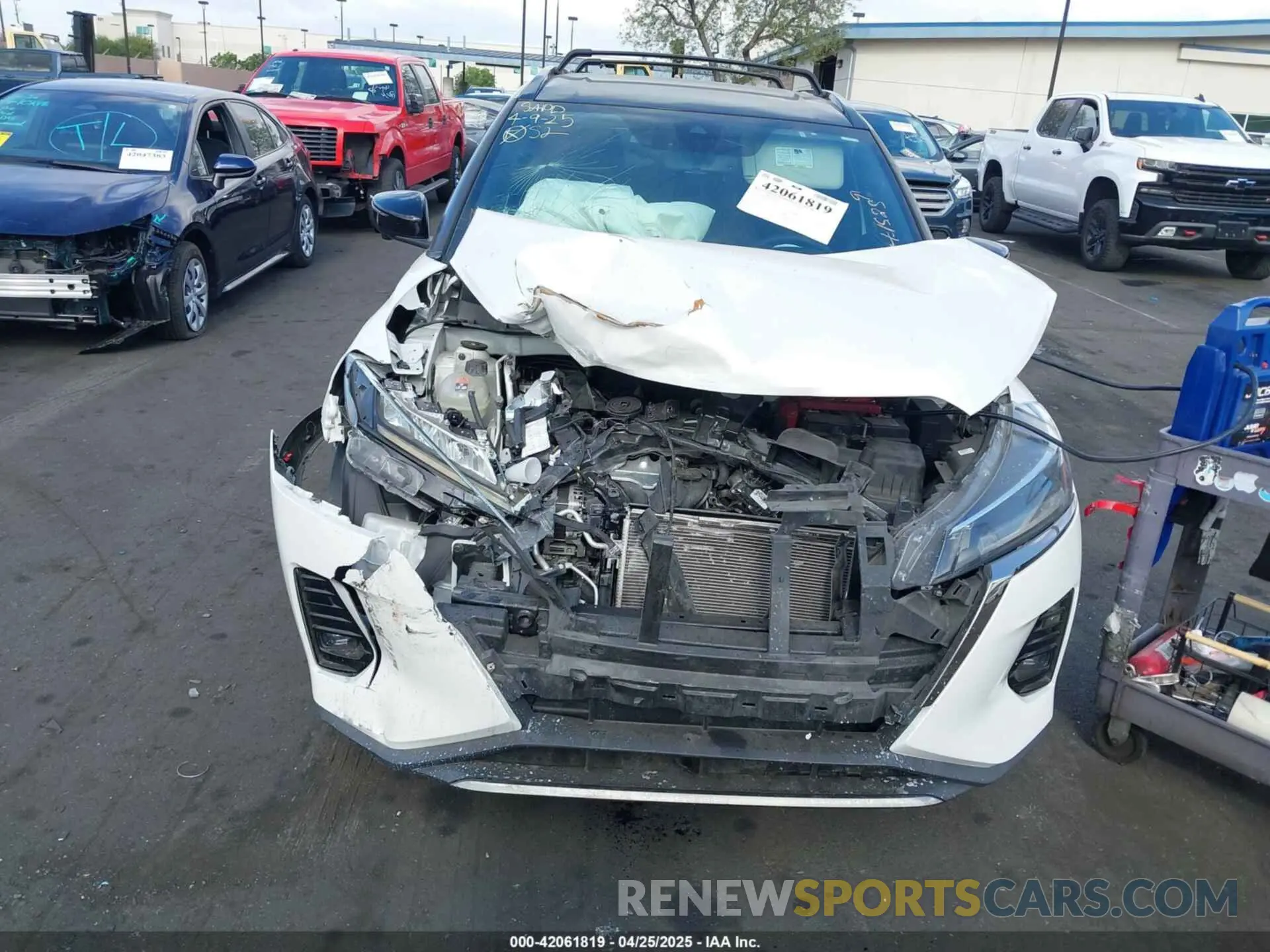 6 Photograph of a damaged car 3N1CP5DV6NL519806 NISSAN KICKS 2022