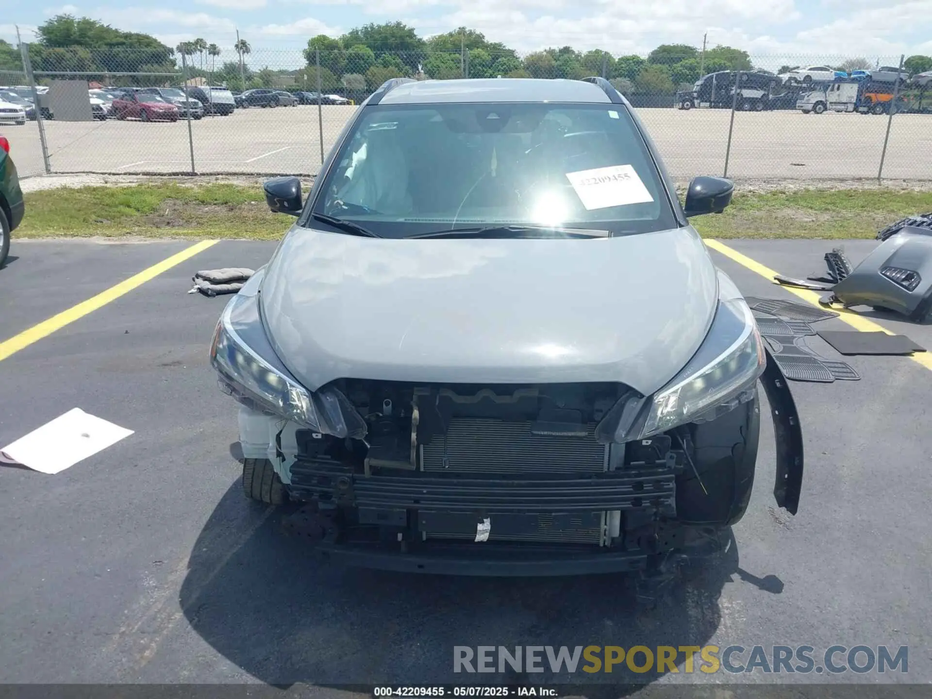 13 Photograph of a damaged car 3N1CP5DV8NL491054 NISSAN KICKS 2022