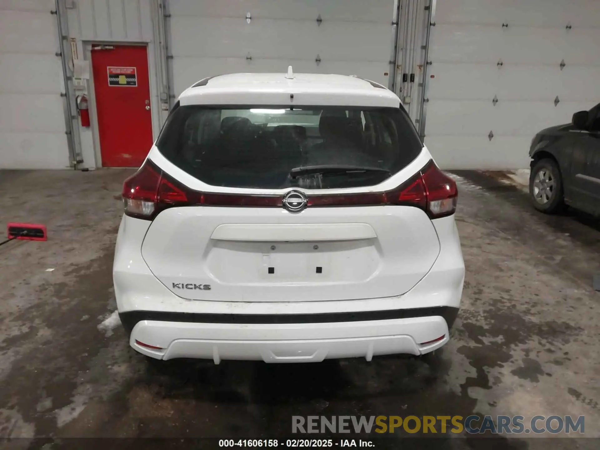 17 Photograph of a damaged car 3N1CP5BV3PL529909 NISSAN KICKS 2023