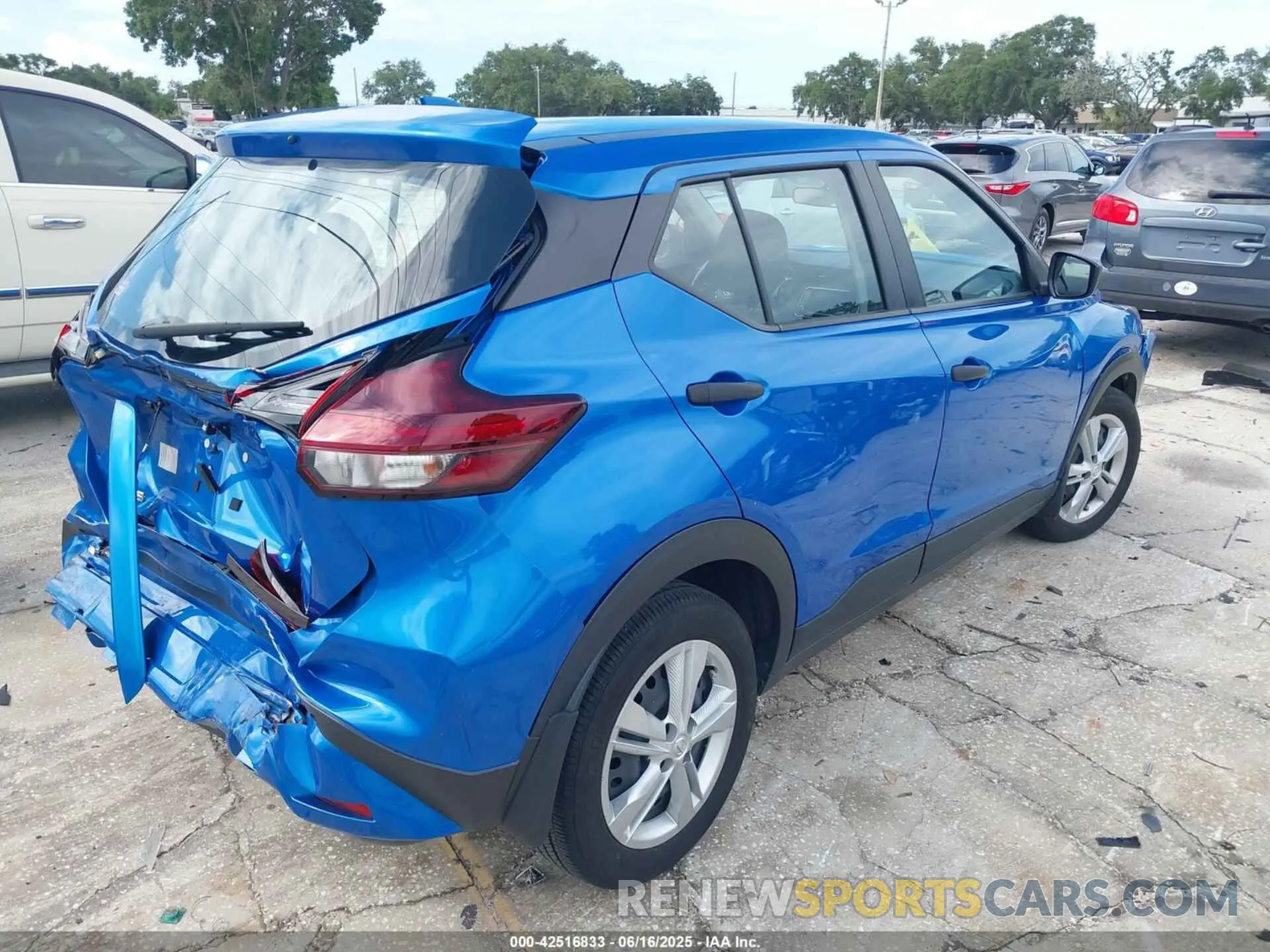 4 Photograph of a damaged car 3N1CP5BV3PL562439 NISSAN KICKS 2023