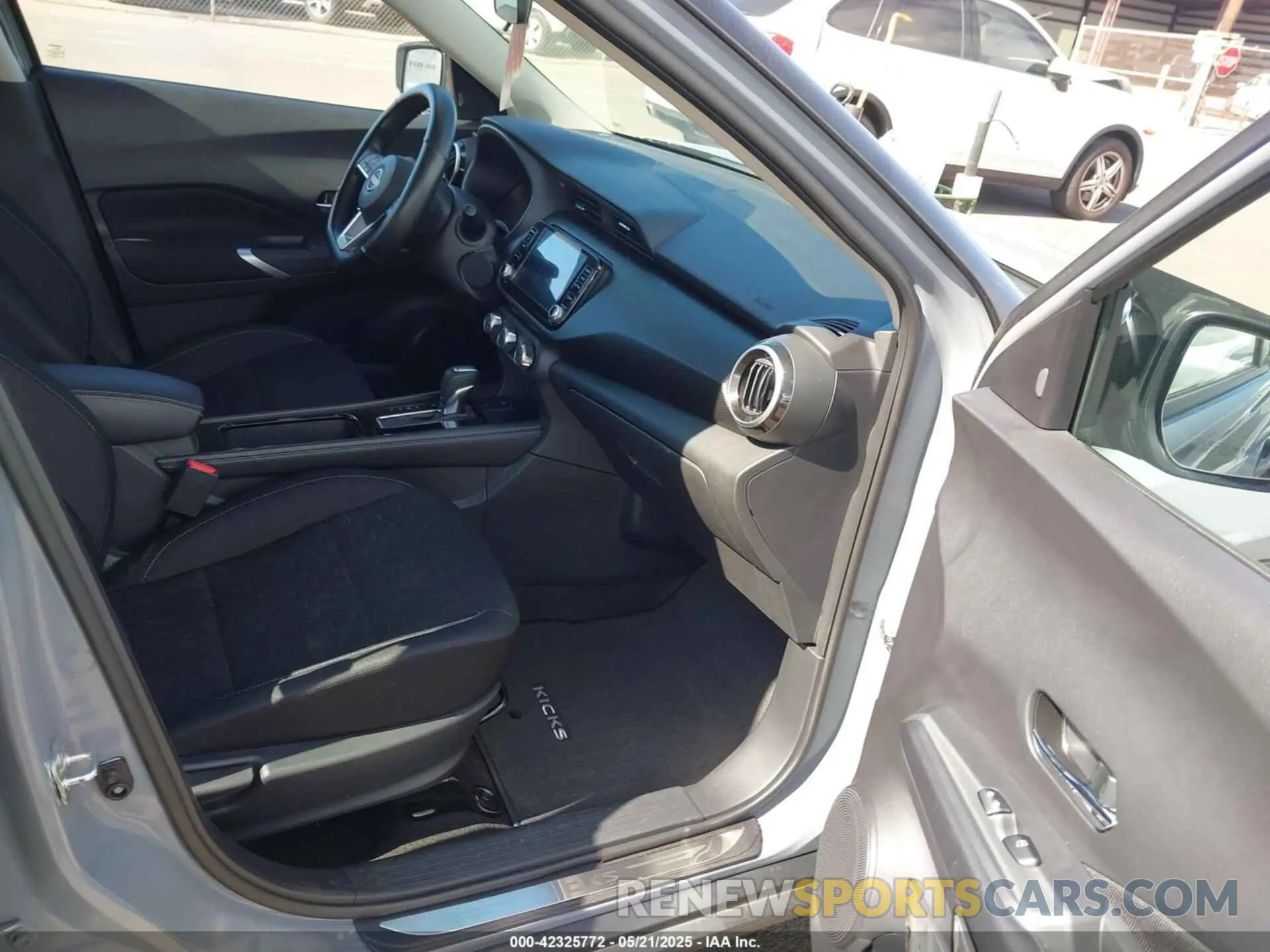 5 Photograph of a damaged car 3N1CP5CV1PL570568 NISSAN KICKS 2023