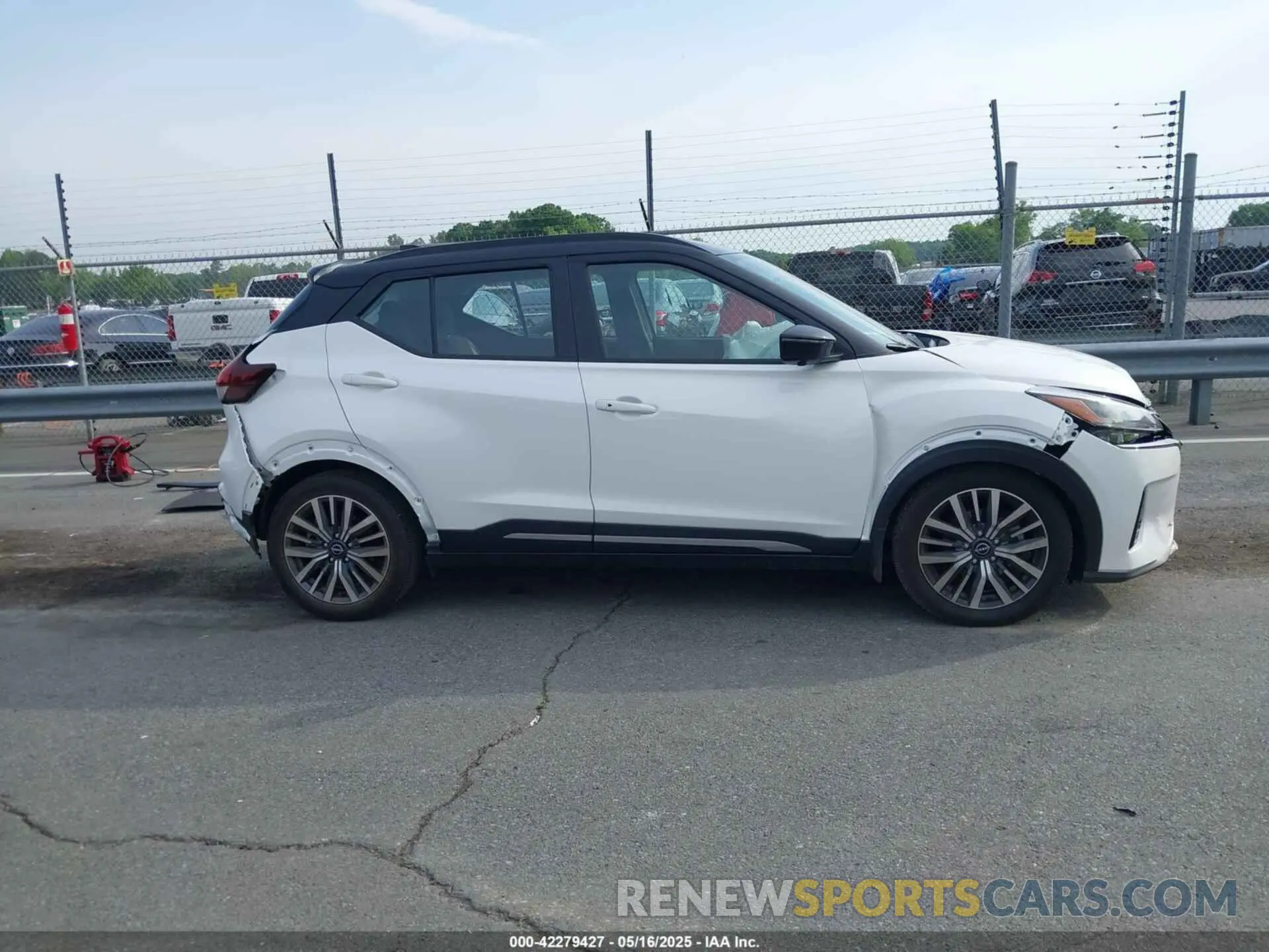 13 Photograph of a damaged car 3N1CP5DV3PL549557 NISSAN KICKS 2023