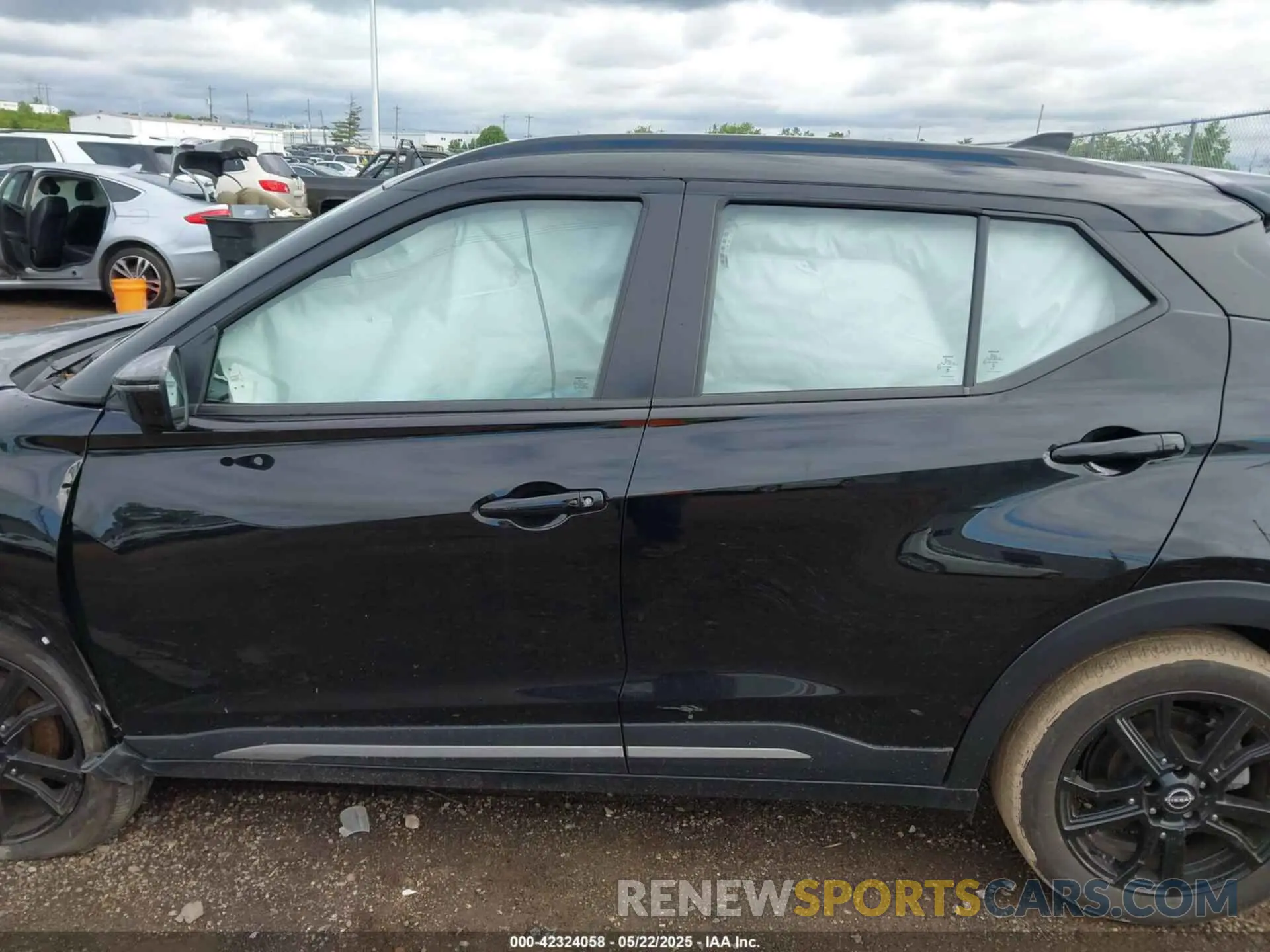13 Photograph of a damaged car 3N1CP5DV7PL535547 NISSAN KICKS 2023