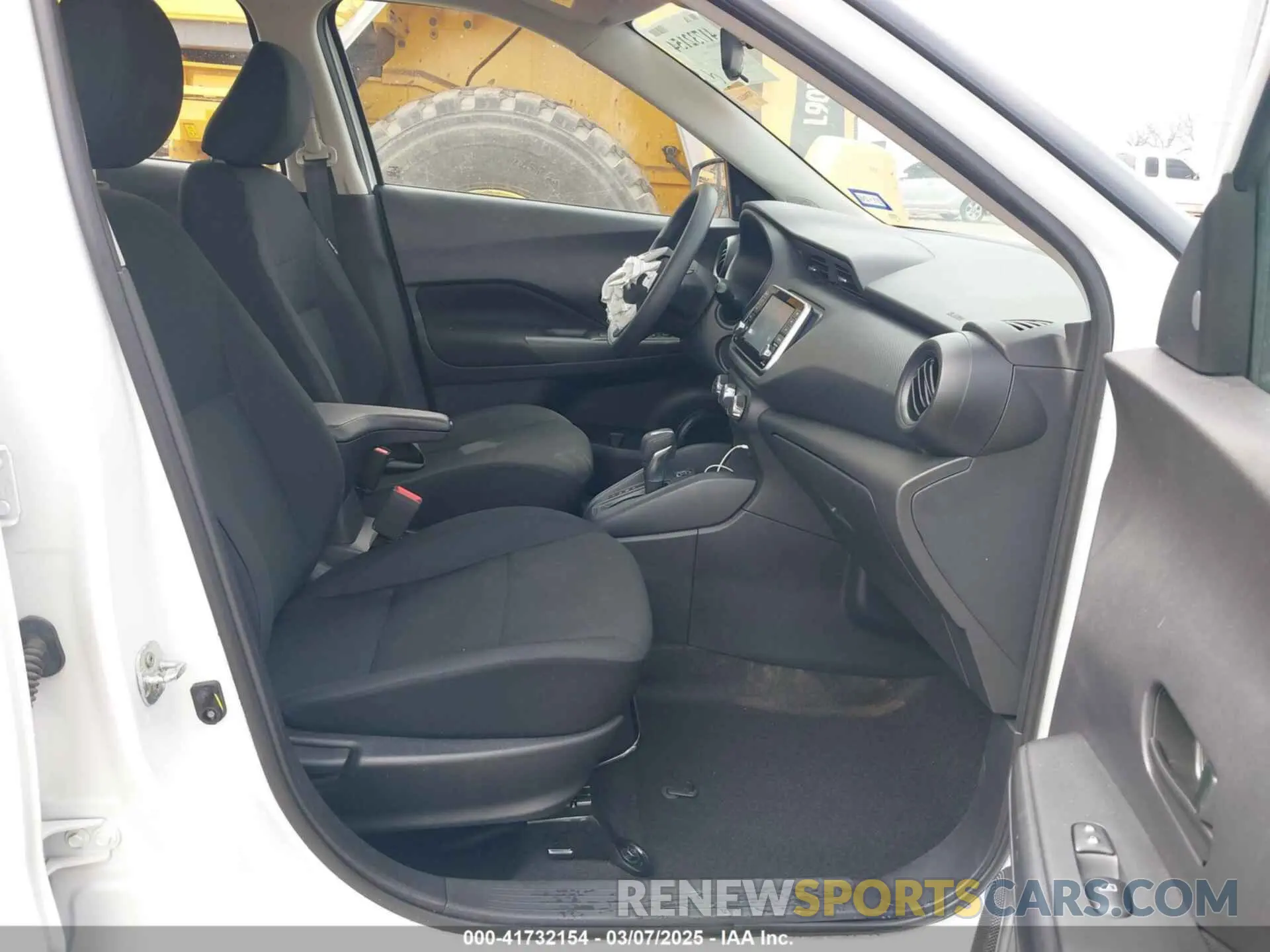 5 Photograph of a damaged car 3N1CP5BV1RL502999 NISSAN KICKS 2024