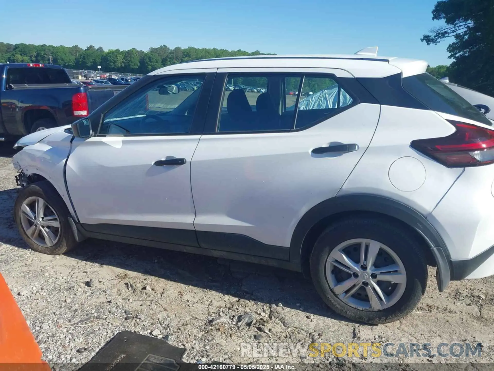 15 Photograph of a damaged car 3N1CP5BV8RL517757 NISSAN KICKS 2024