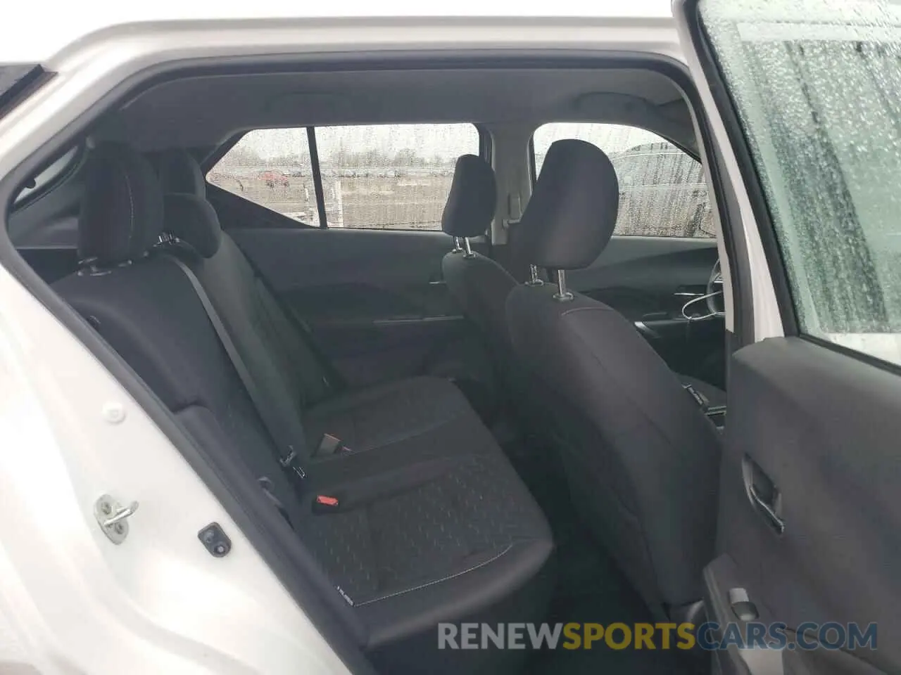10 Photograph of a damaged car 3N1CP5CV0RL484557 NISSAN KICKS 2024